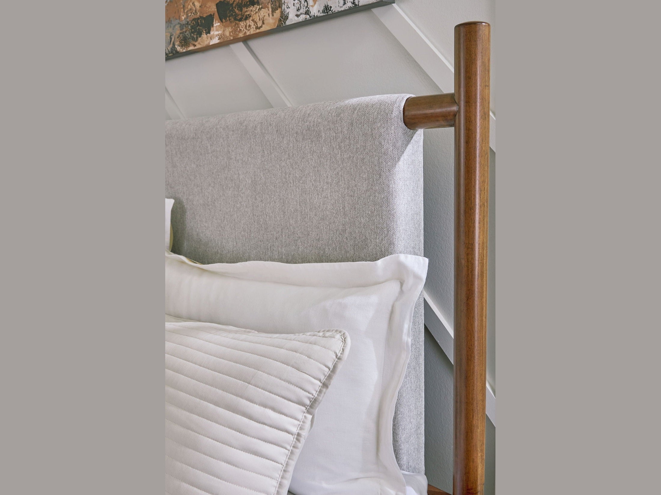 Lyncott - Upholstered Bed