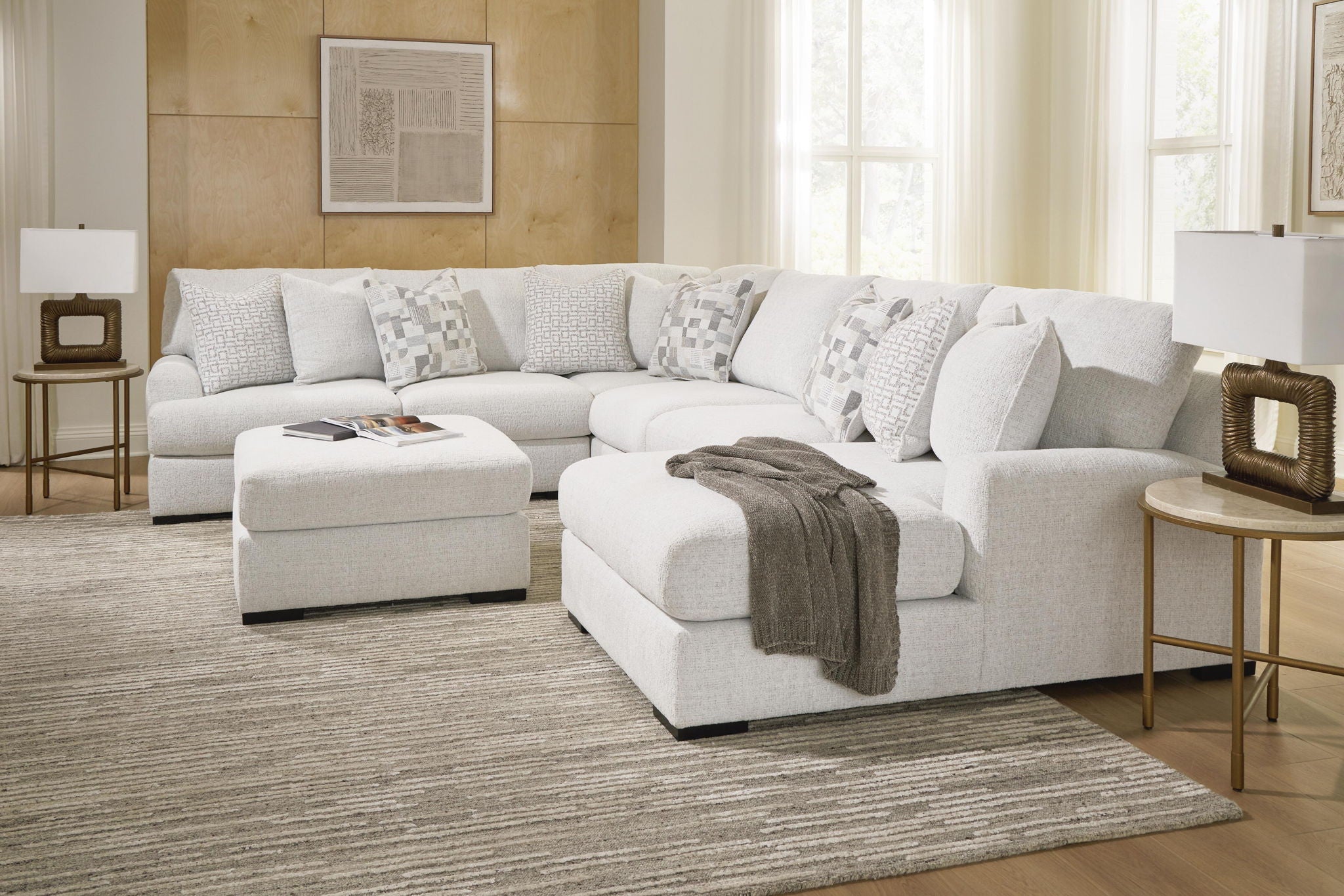 Wynncroft Manor - Sectional