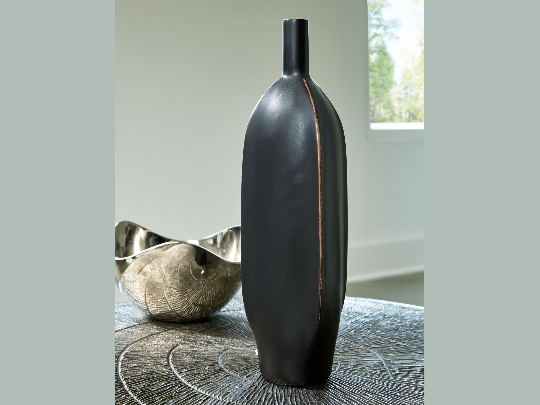Rhaveney - Vase - Medium