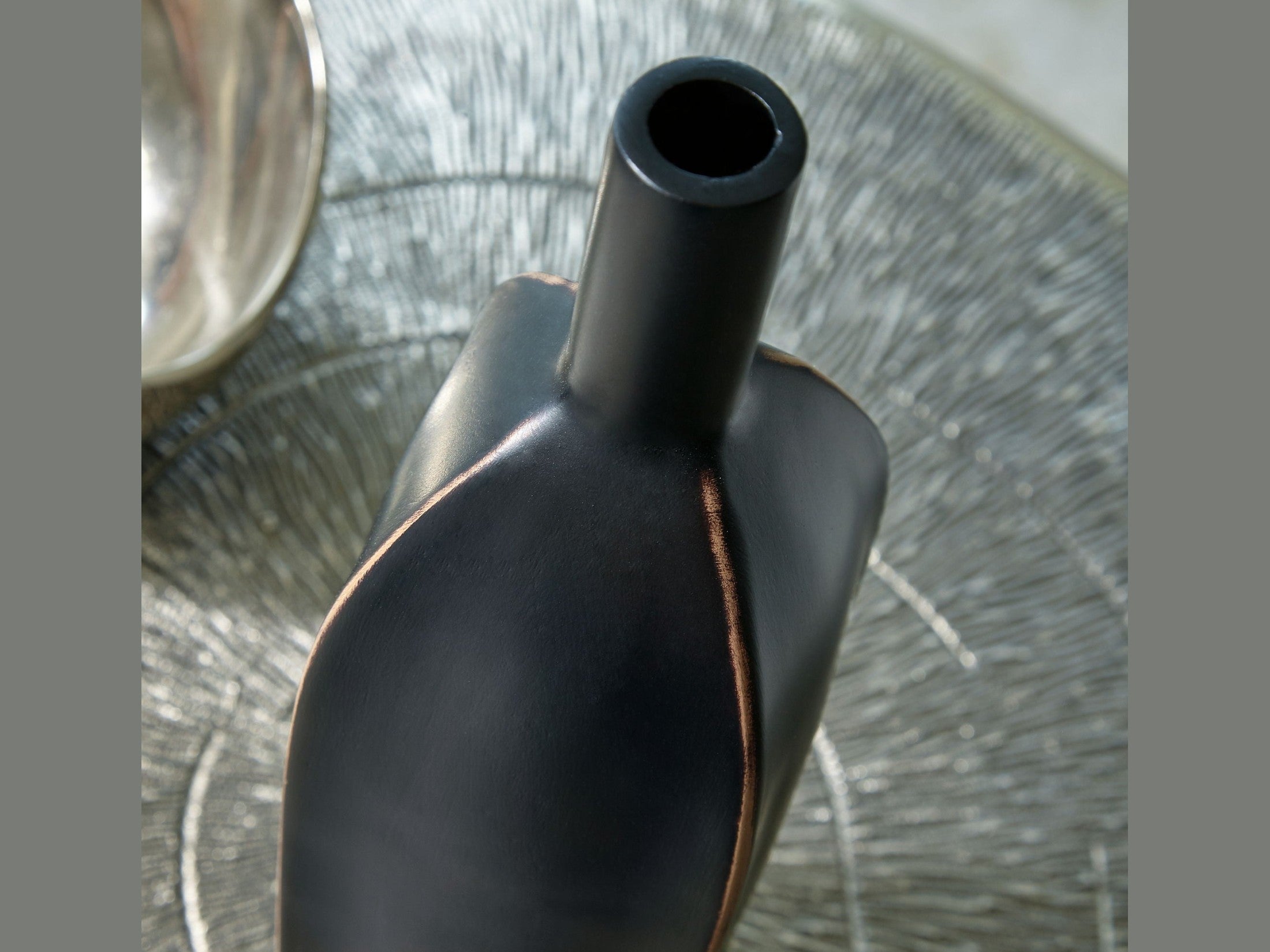 Rhaveney - Vase - Medium