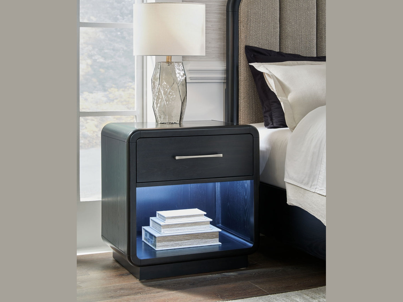 Rowanbeck - One Drawer Night Stand - Black