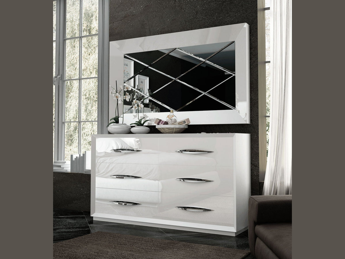 Carmen - Dresser