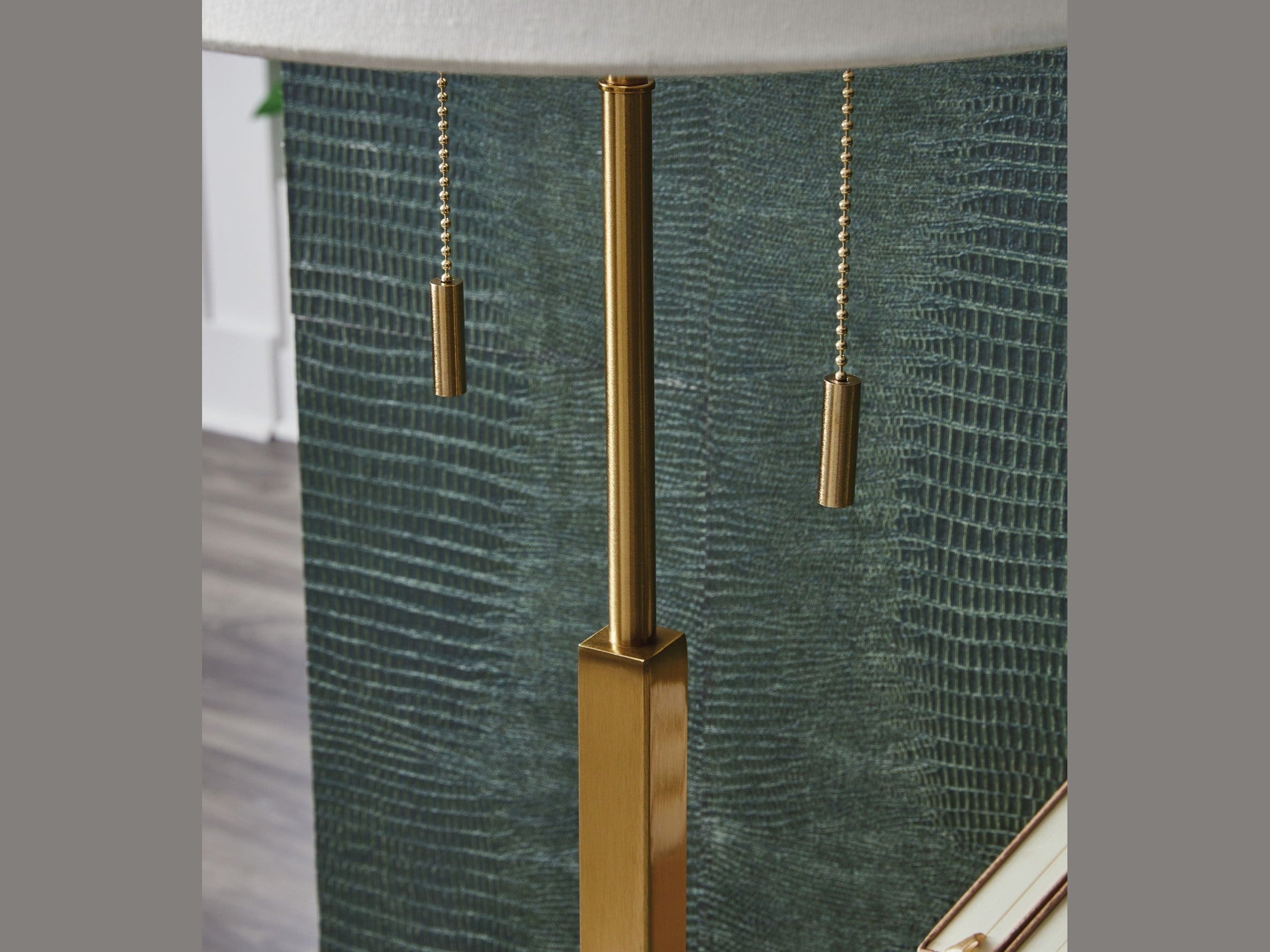 Haigwood - Metal Lamp