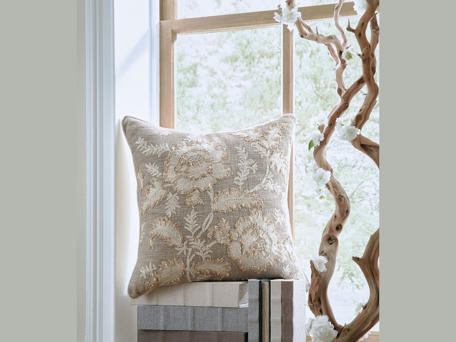 Viveka - Pillow