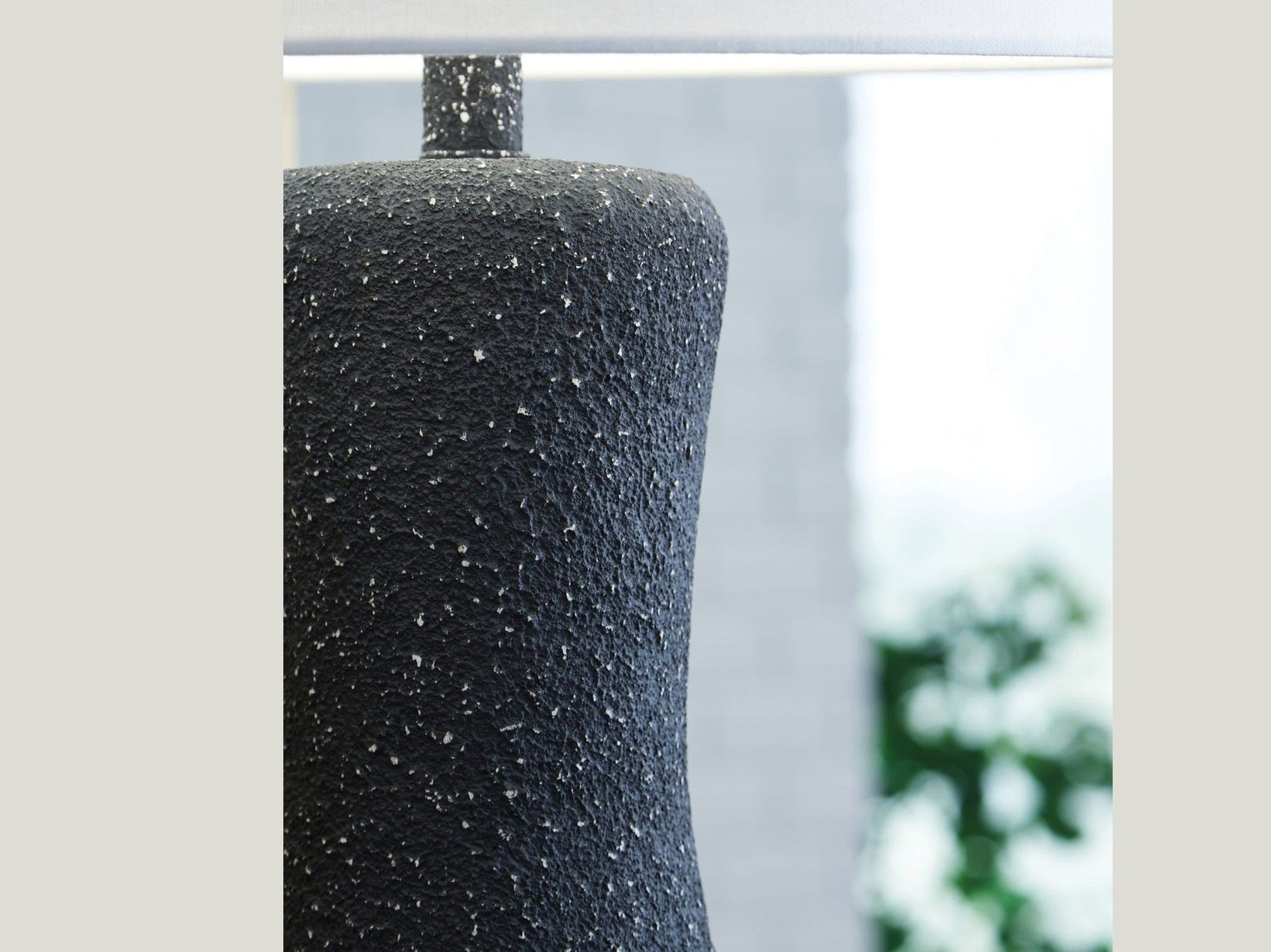 Maykins - Metal Table Lamp - Black