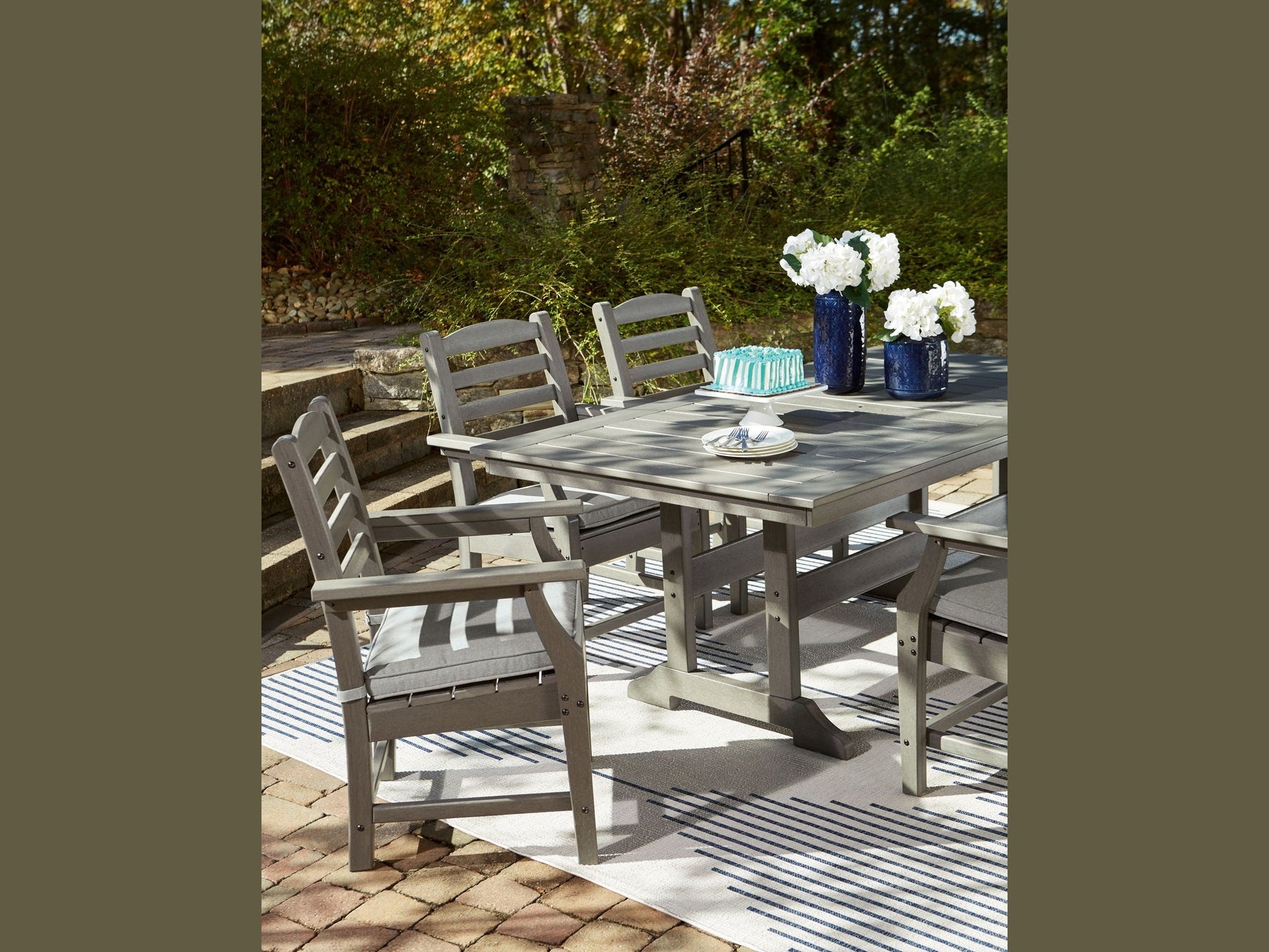 Visola - 7 Pc. - Dining Set with 6 Chairs - Gray