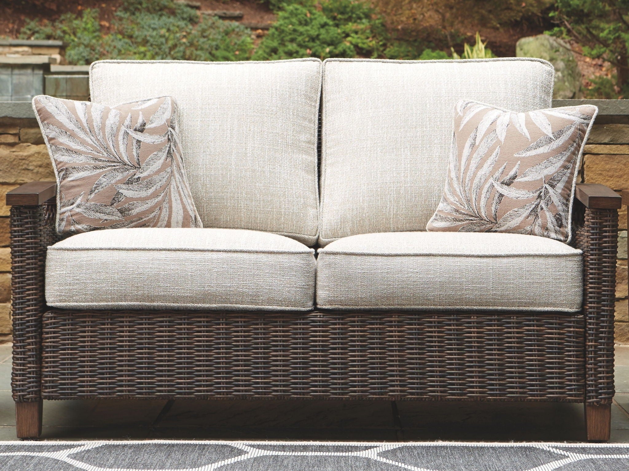Paradise Trail - Loveseat w/Cushion - Medium Brown