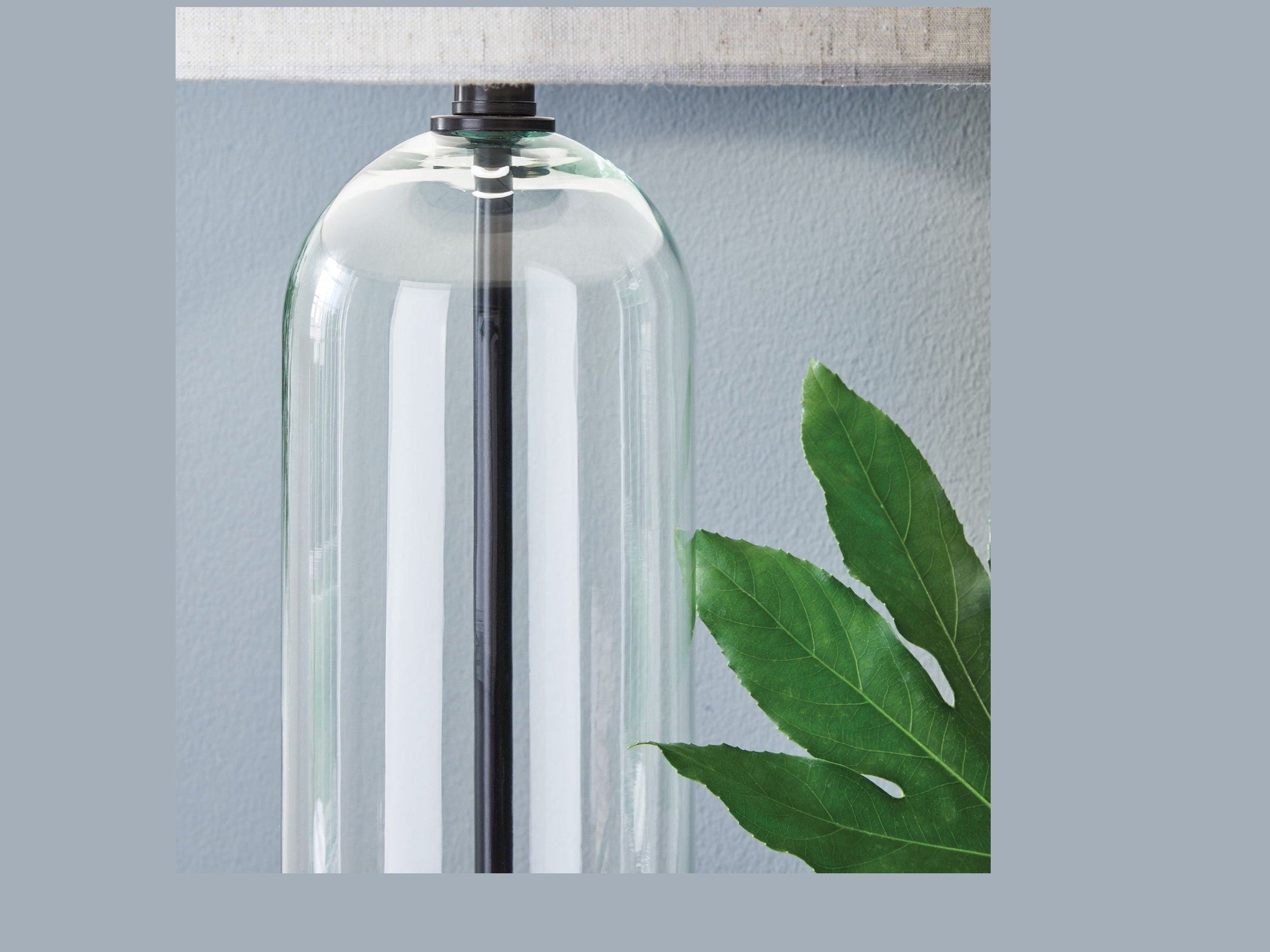 Kerrbrook - Glass Table Lamp - Clear / Black