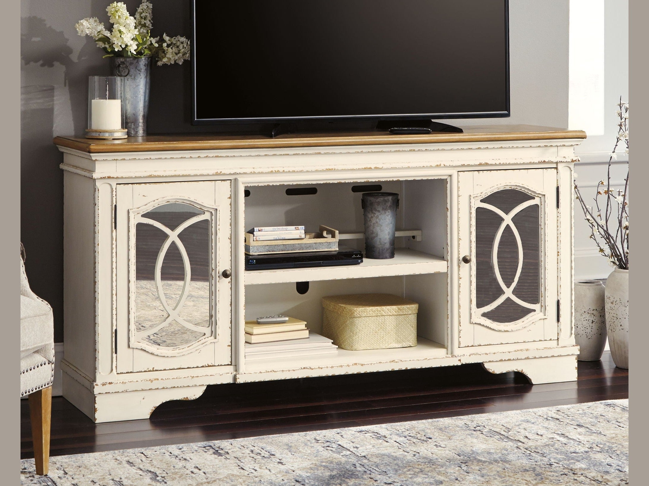 Realyn - TV Stand