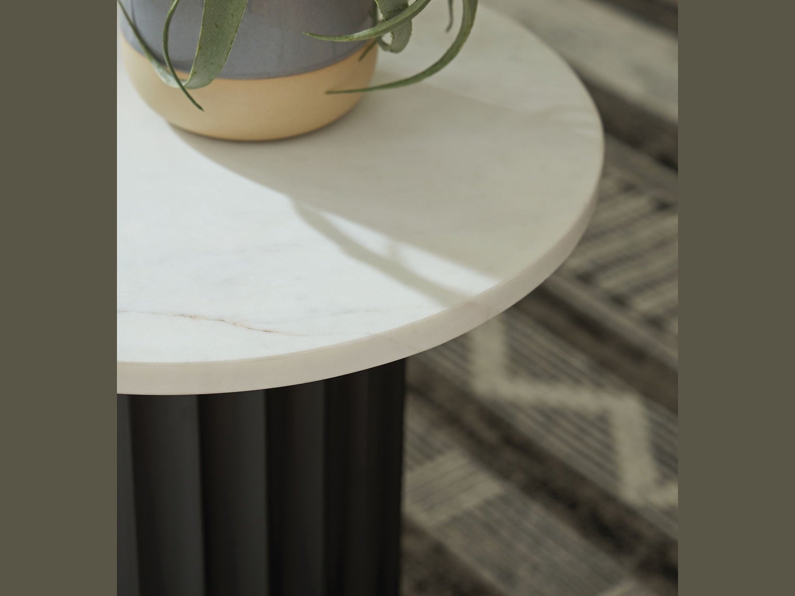 Wainstone - Accent Table - Black / White