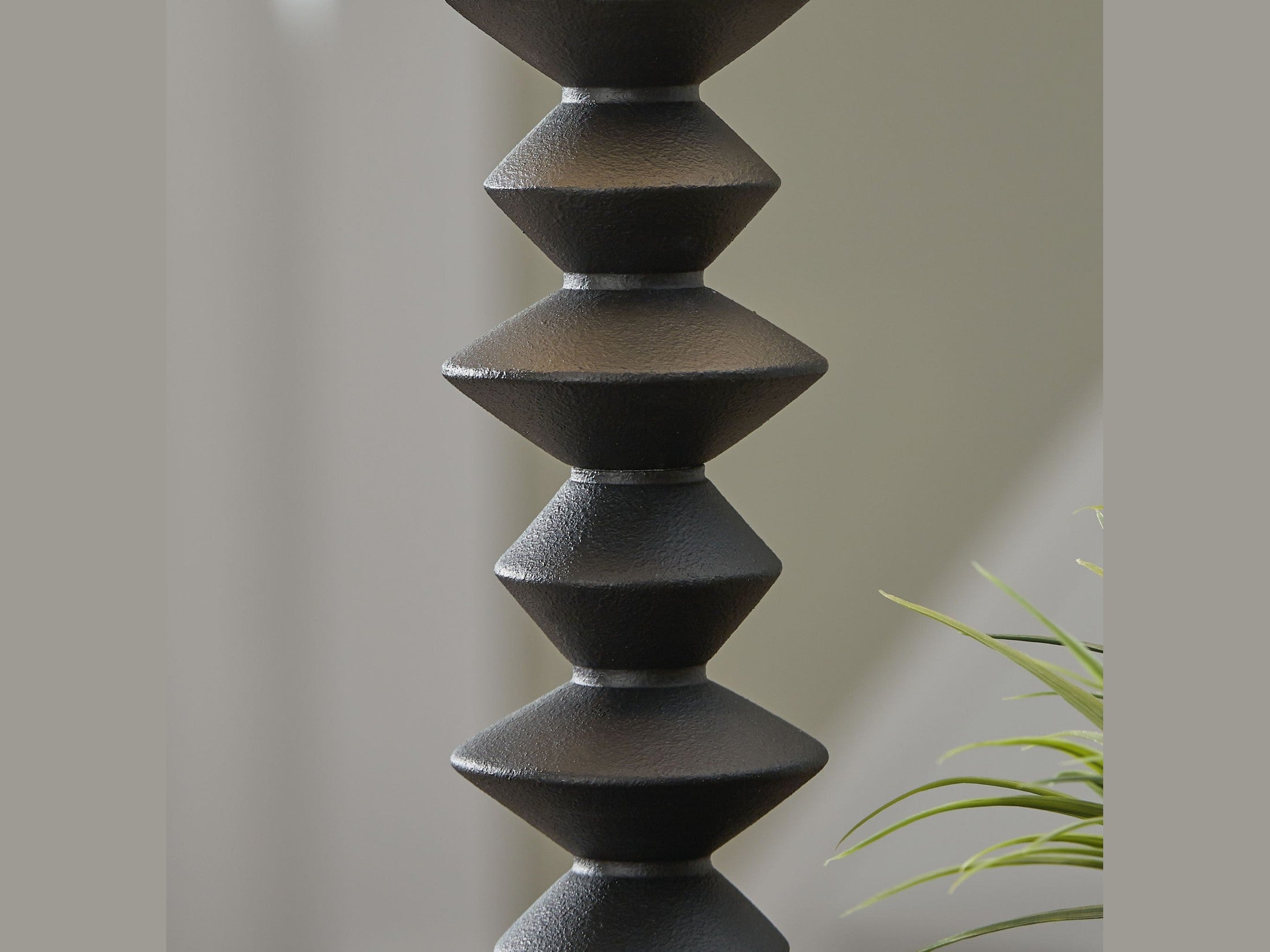 Luanndon - Poly Buffet Lamp - Black