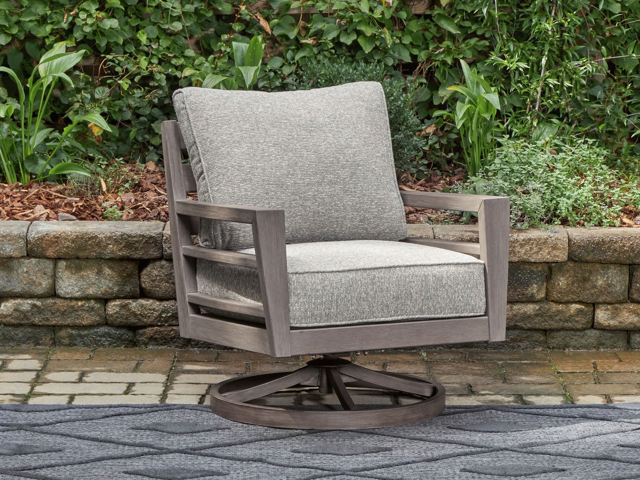 Hillside Barn - Swivel Lounge W/ Cushion - Gray / Brown