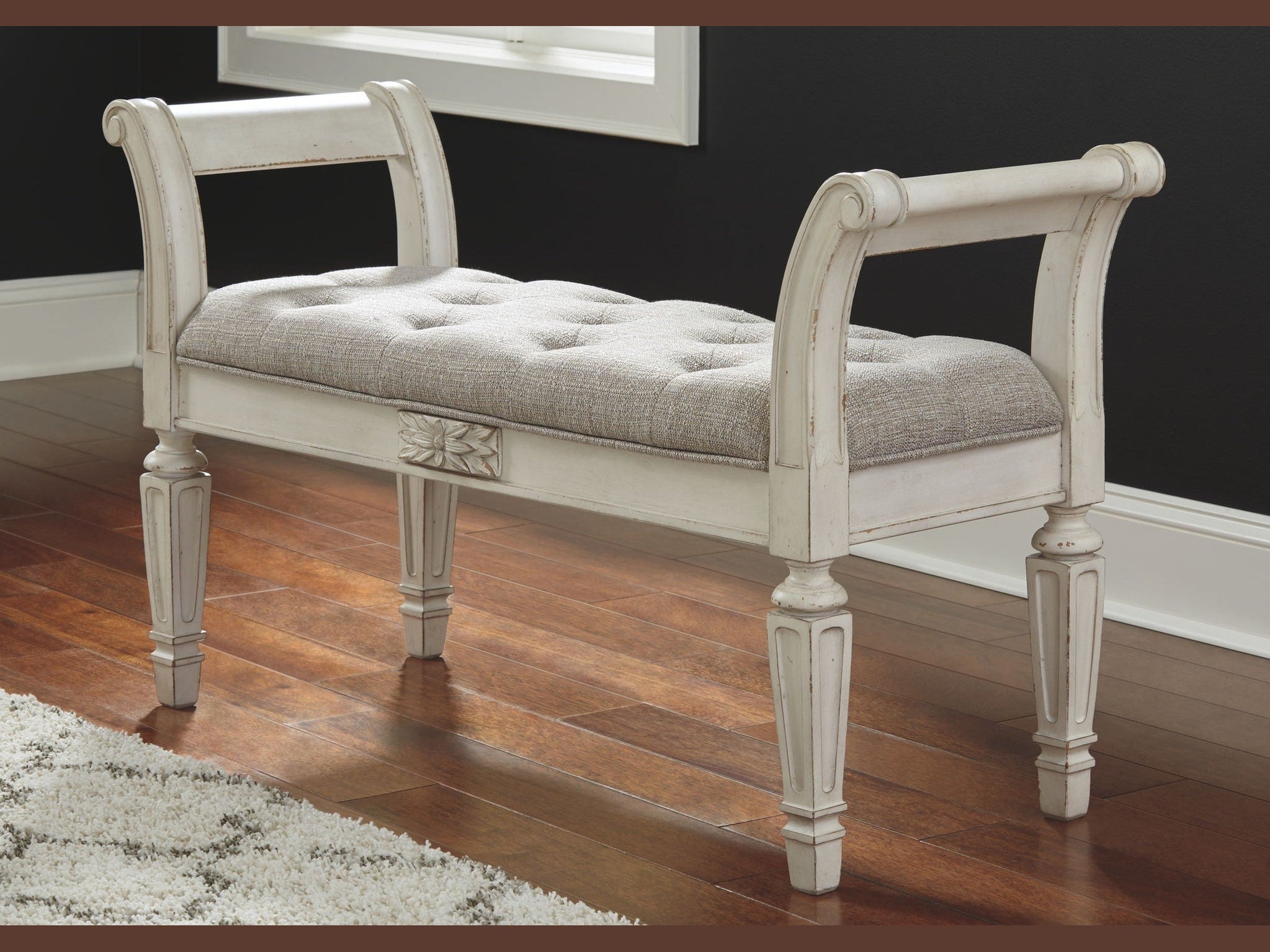 Realyn - Accent Bench - Antique White