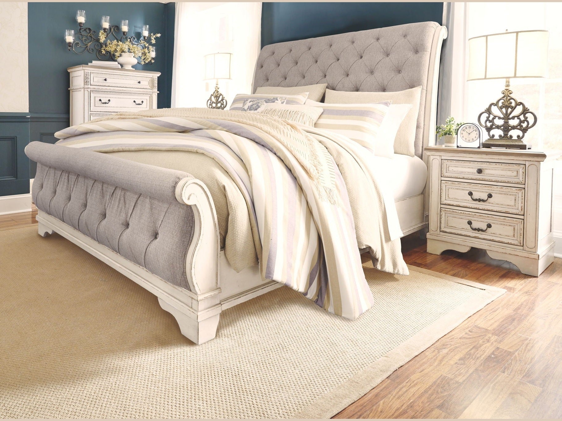 Realyn - Bedroom Sleigh Bed Set