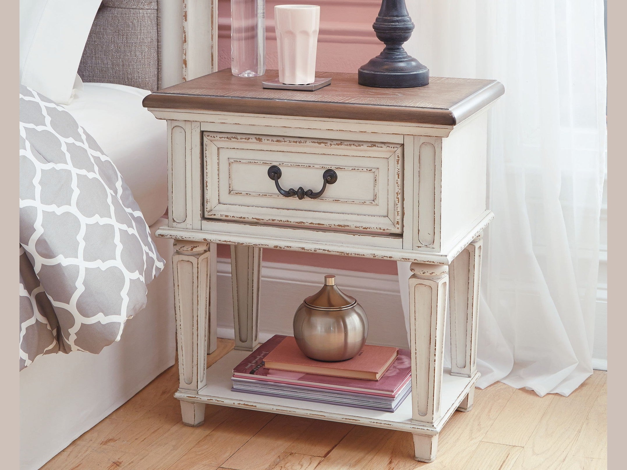 Realyn - Night Stand
