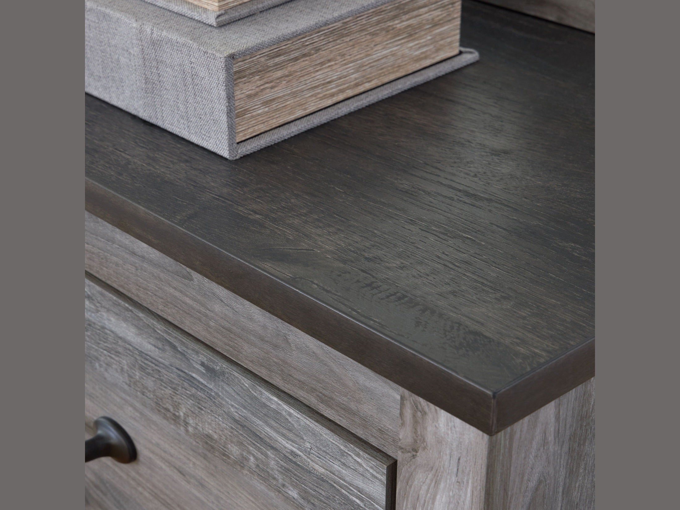 Bronyan - Dresser