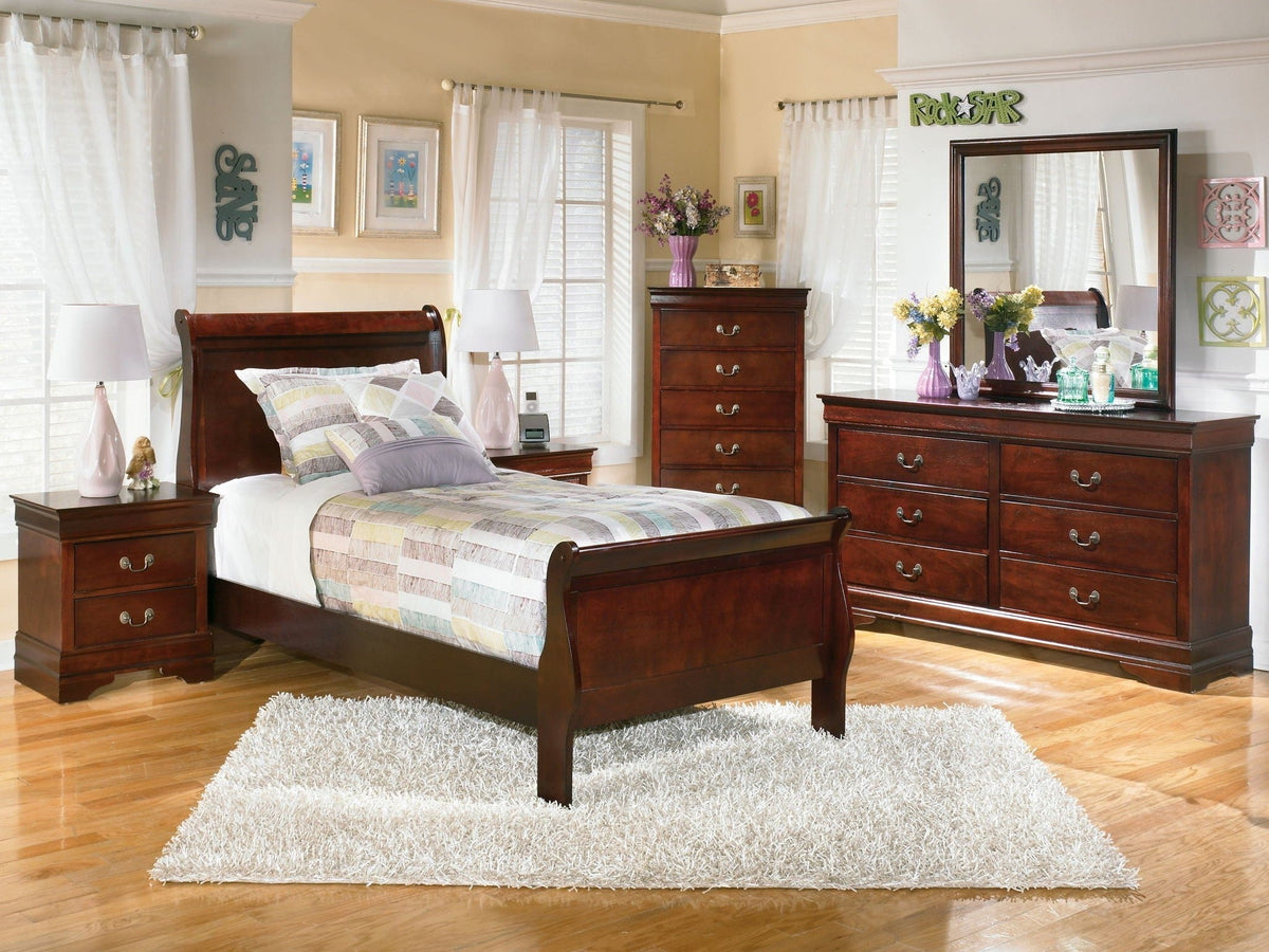 Alisdair - Chest - Reddish Brown