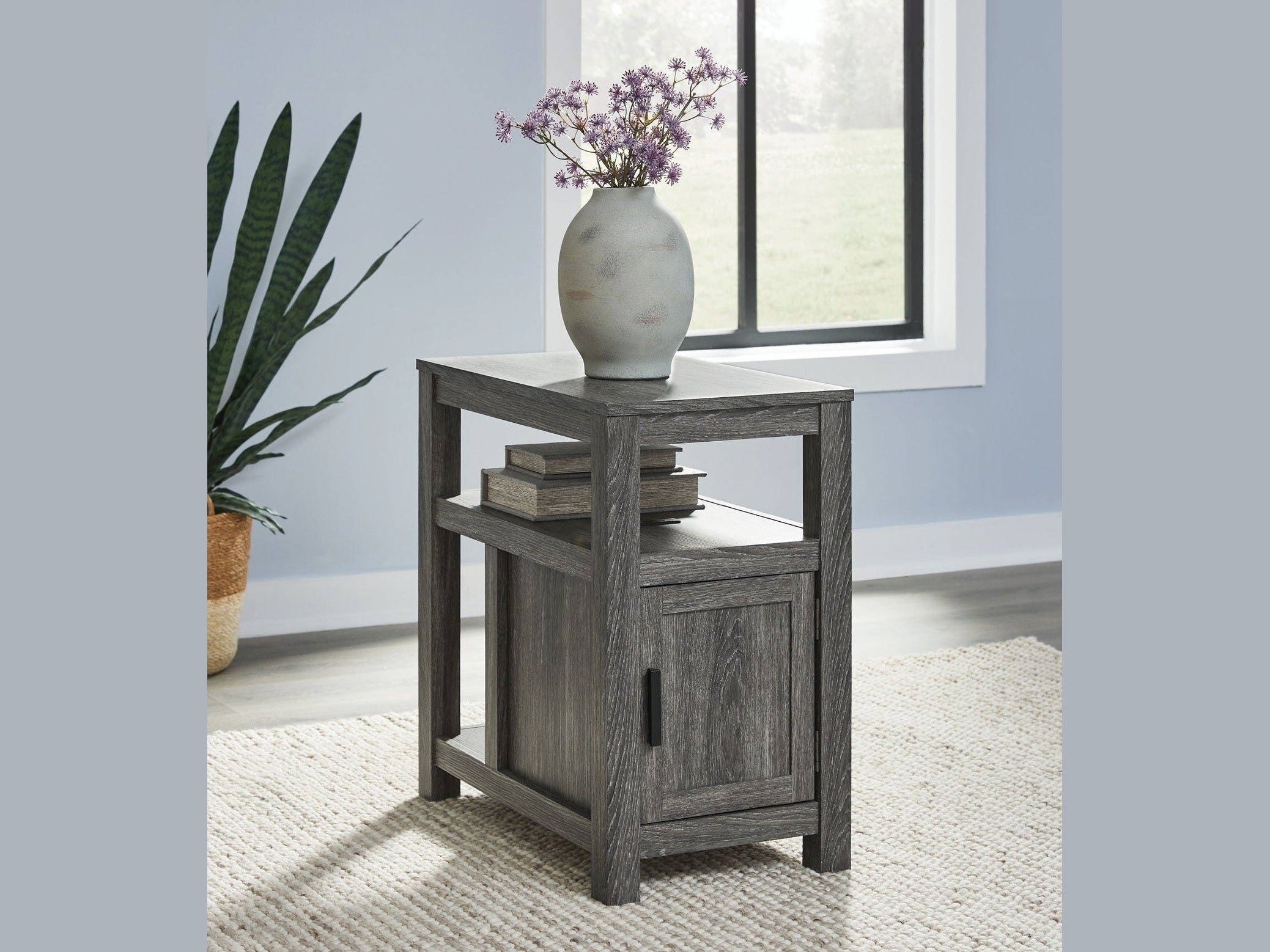 Fendenmore - Chair Side End Table