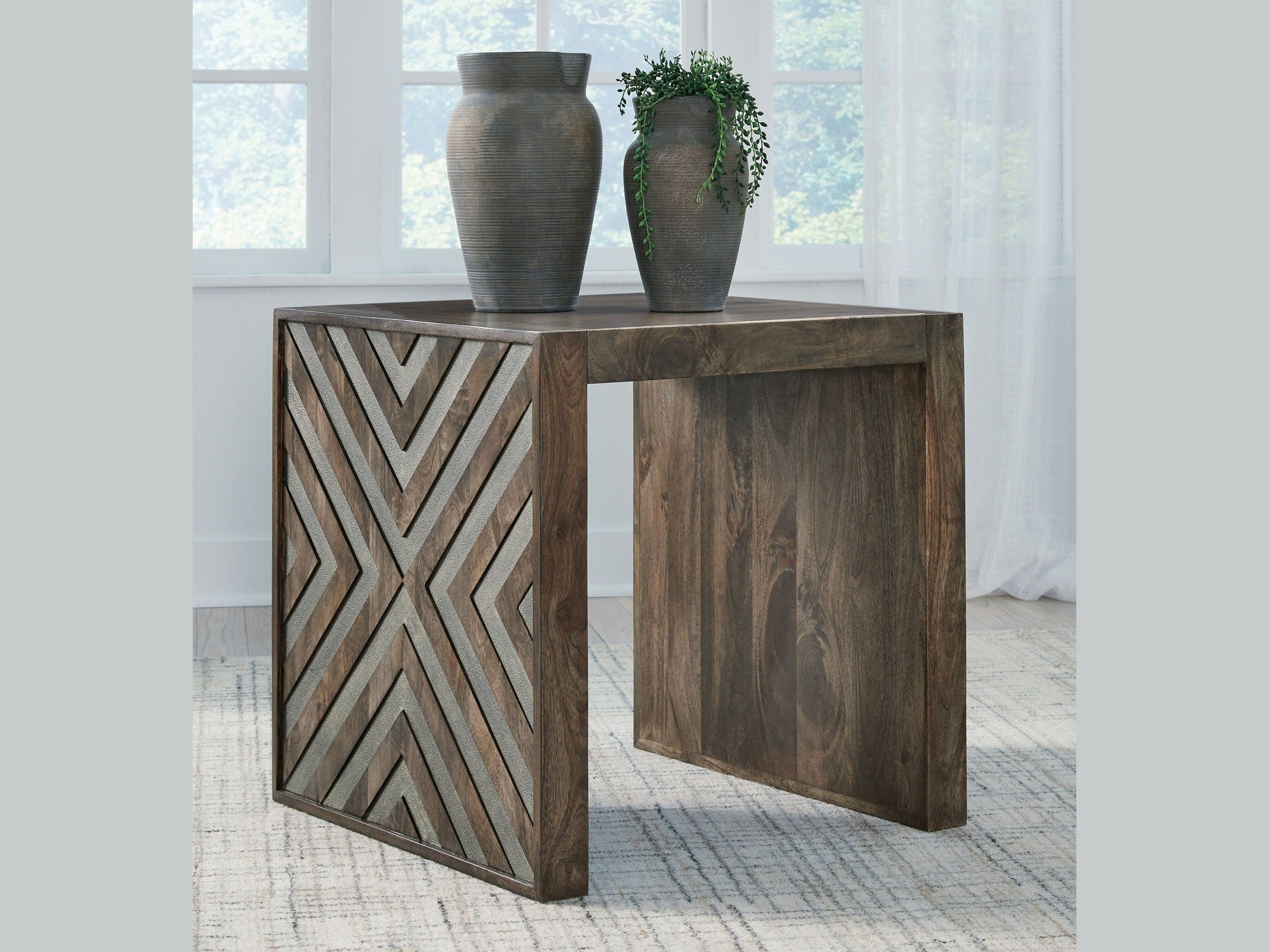 Dreggan - Square End Table - Brown