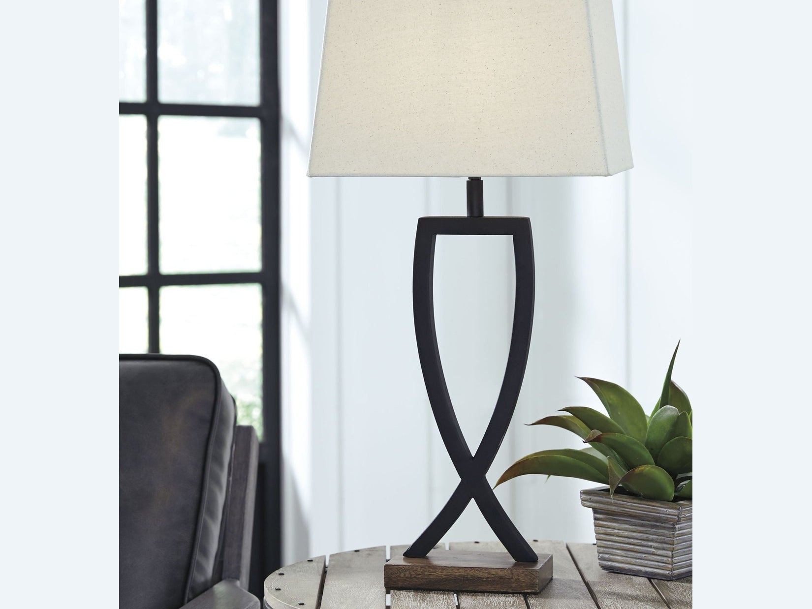 Makara - Table Lamp