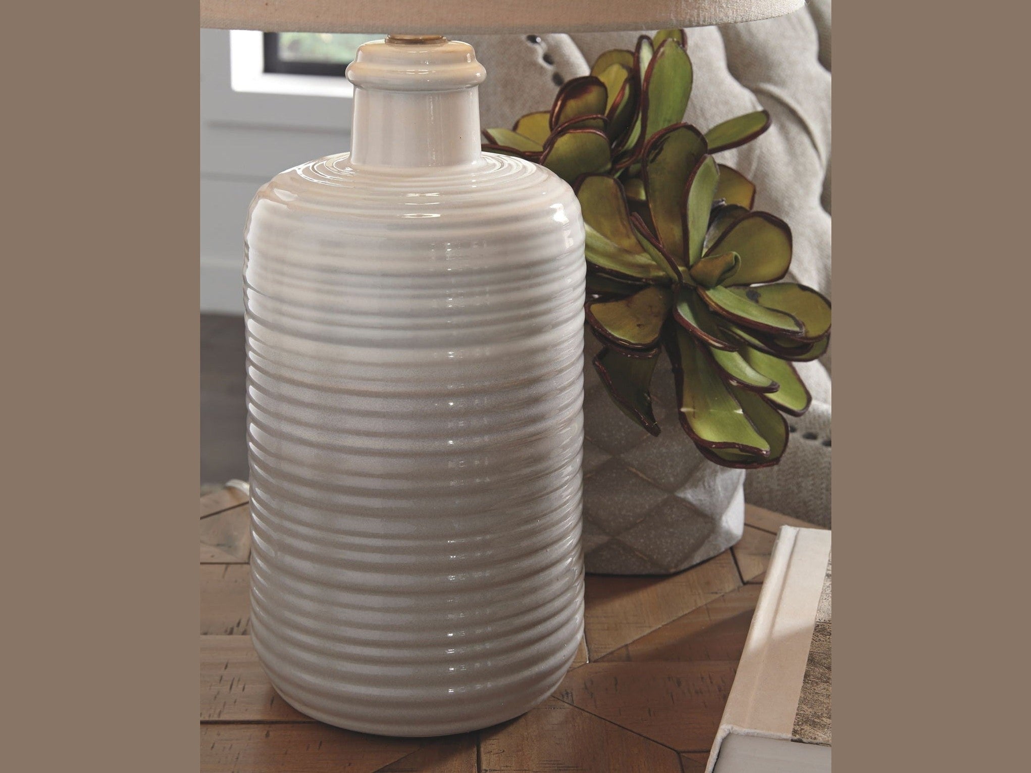 Marnina - Table Lamp