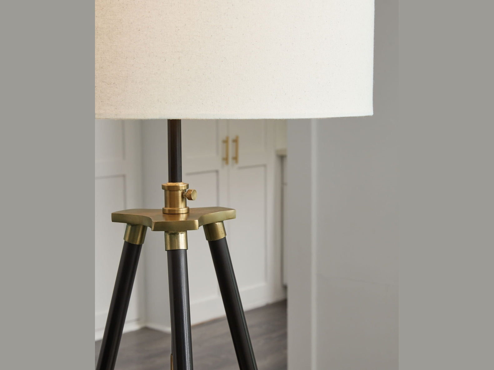 Cashner - Metal Floor Lamp - Black / Gold Finish