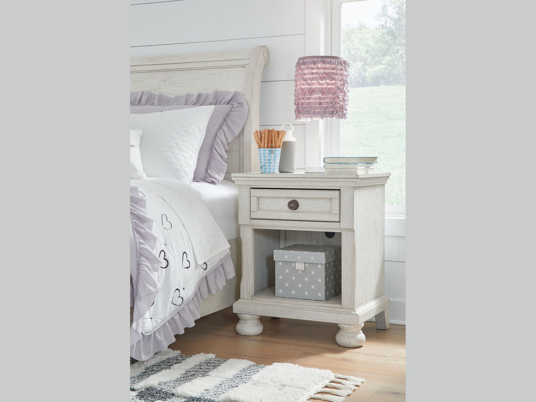 Robbinsdale - One Drawer Night Stand - Antique White