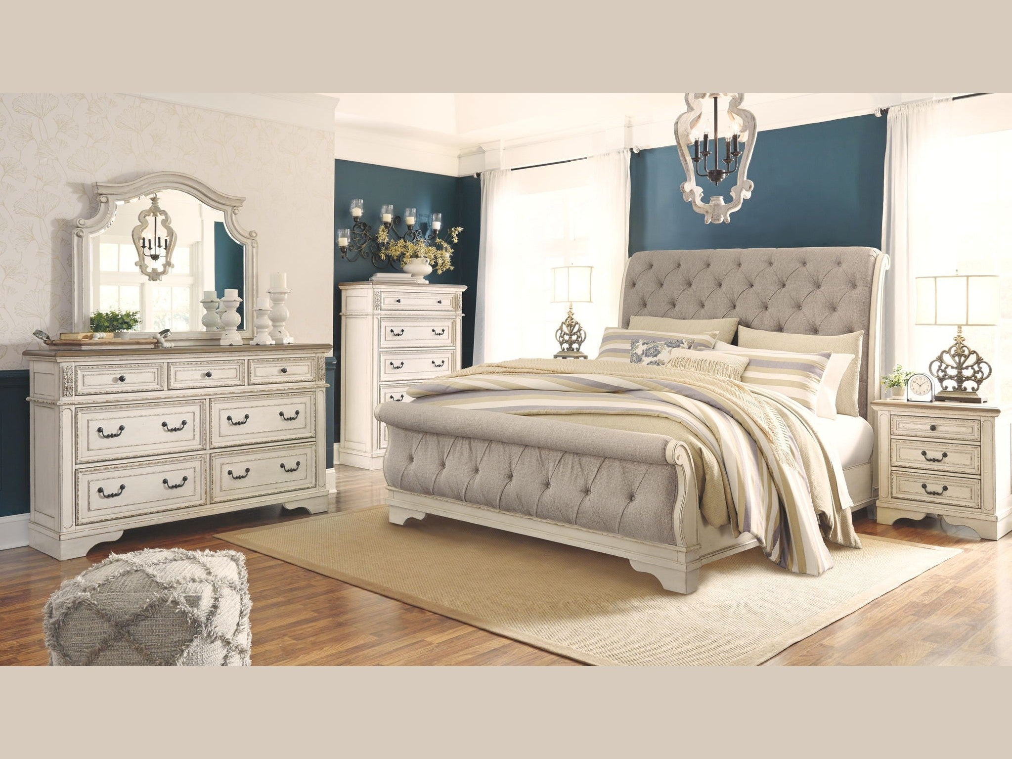 Realyn - Bedroom Sleigh Bed Set