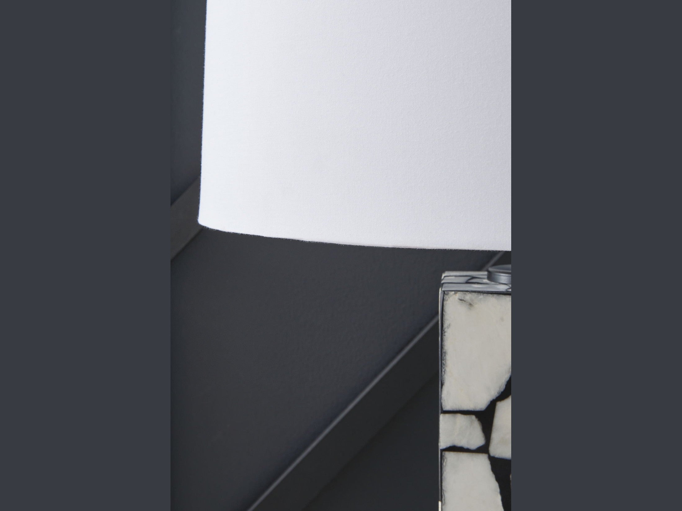 Macaria - Marble Table Lamp - White / Black