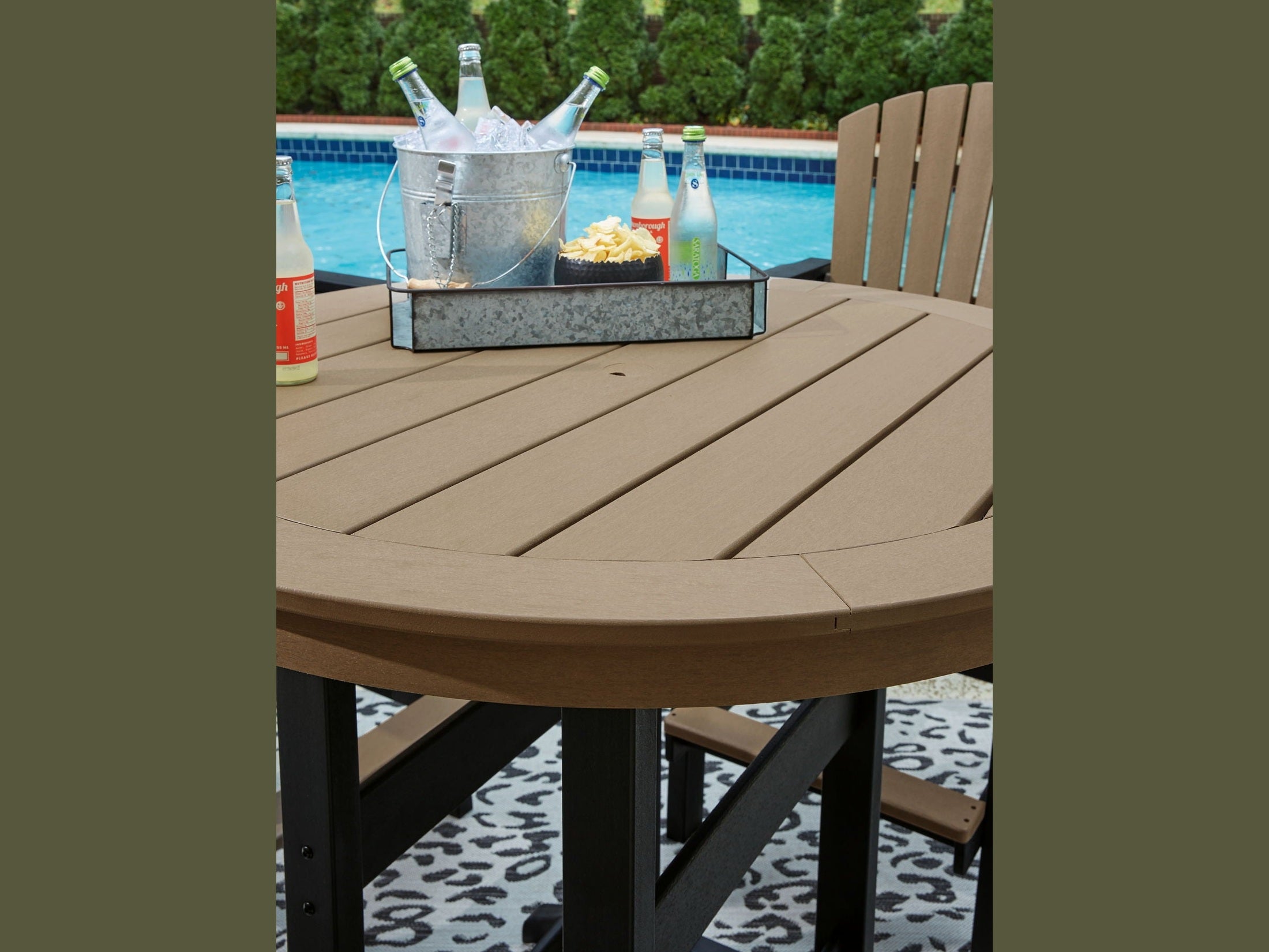 Fairen Trail - 5 Pc. - Dining Set with 4 Chairs - Black / Driftwood
