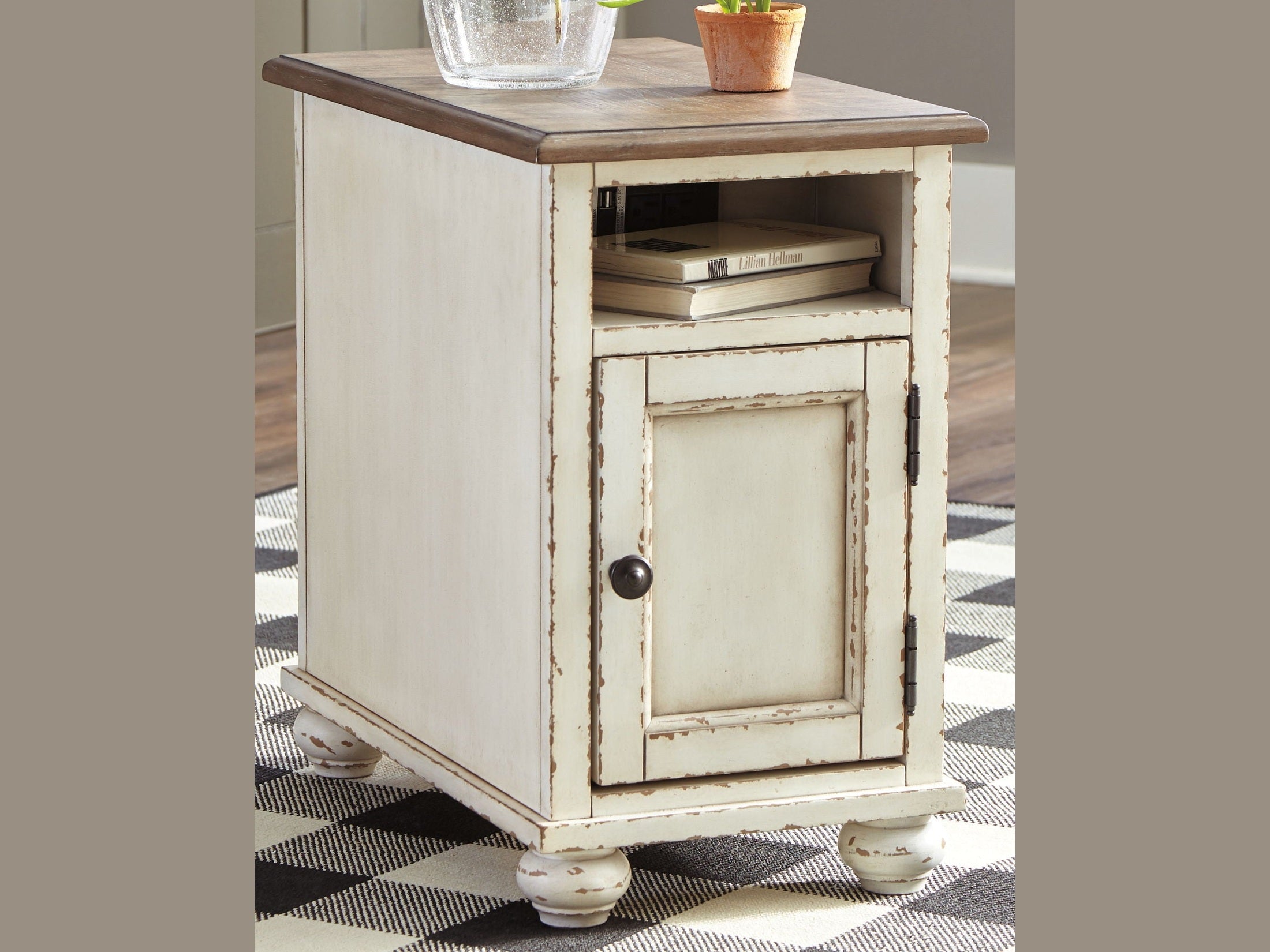 Realyn - Chair Side End Table - AC / USB - White / Brown