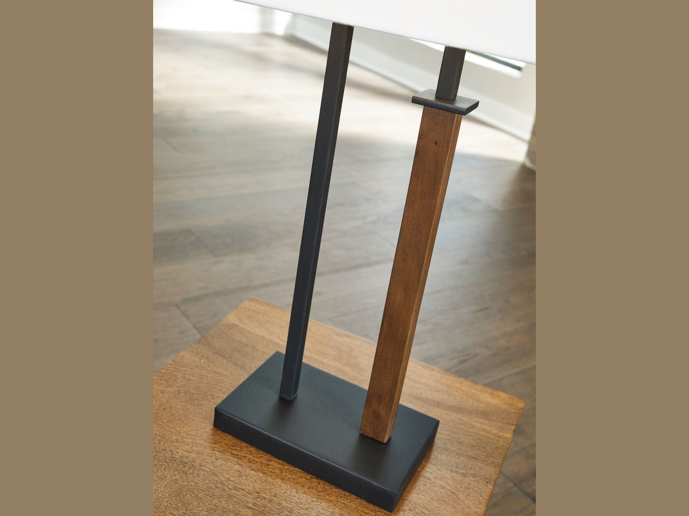 Voslen - Metal Table Lamp (Set of 2) - Black / Brown