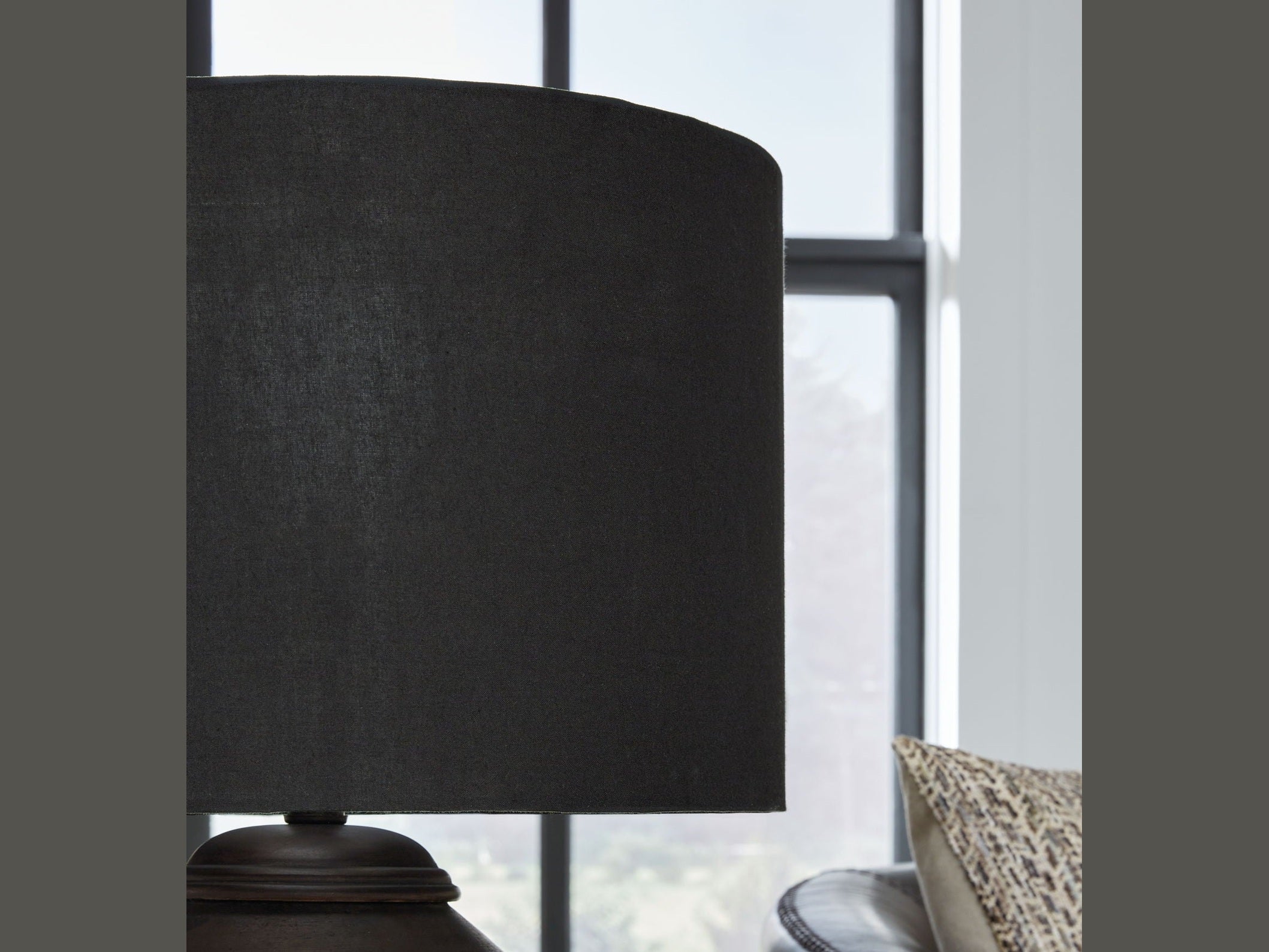 Naareman - Terracotta Table Lamp - Metallic Black