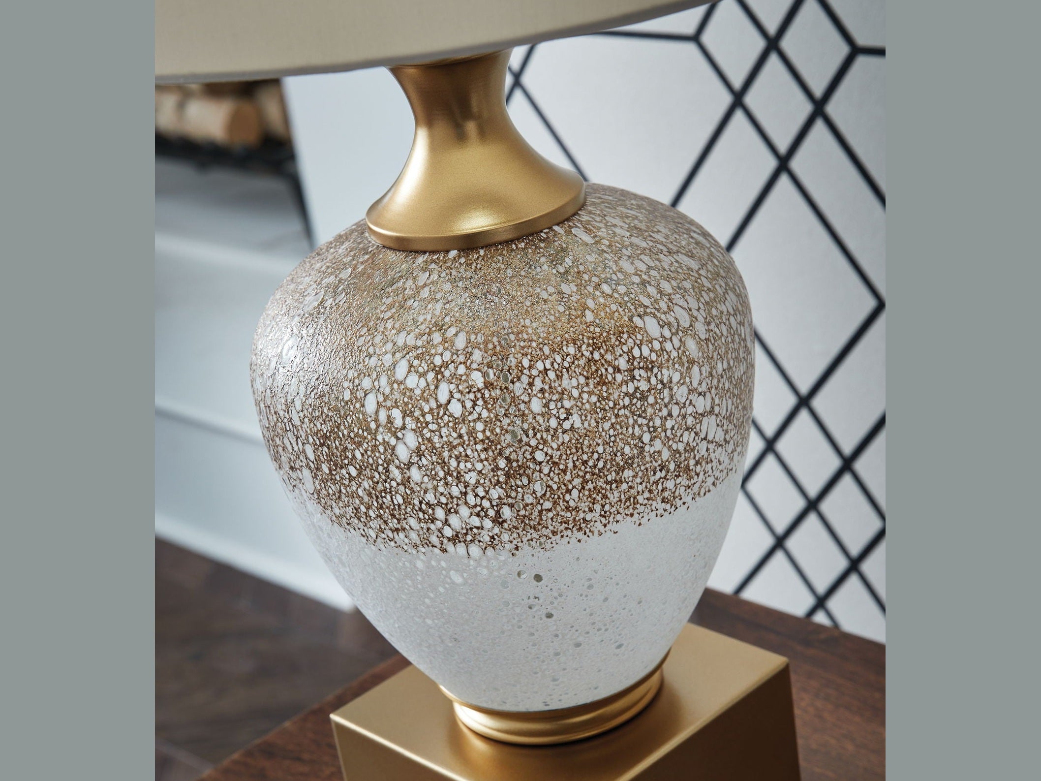 Tavisburg - Glass Table Lamp - Brown / White / Gold