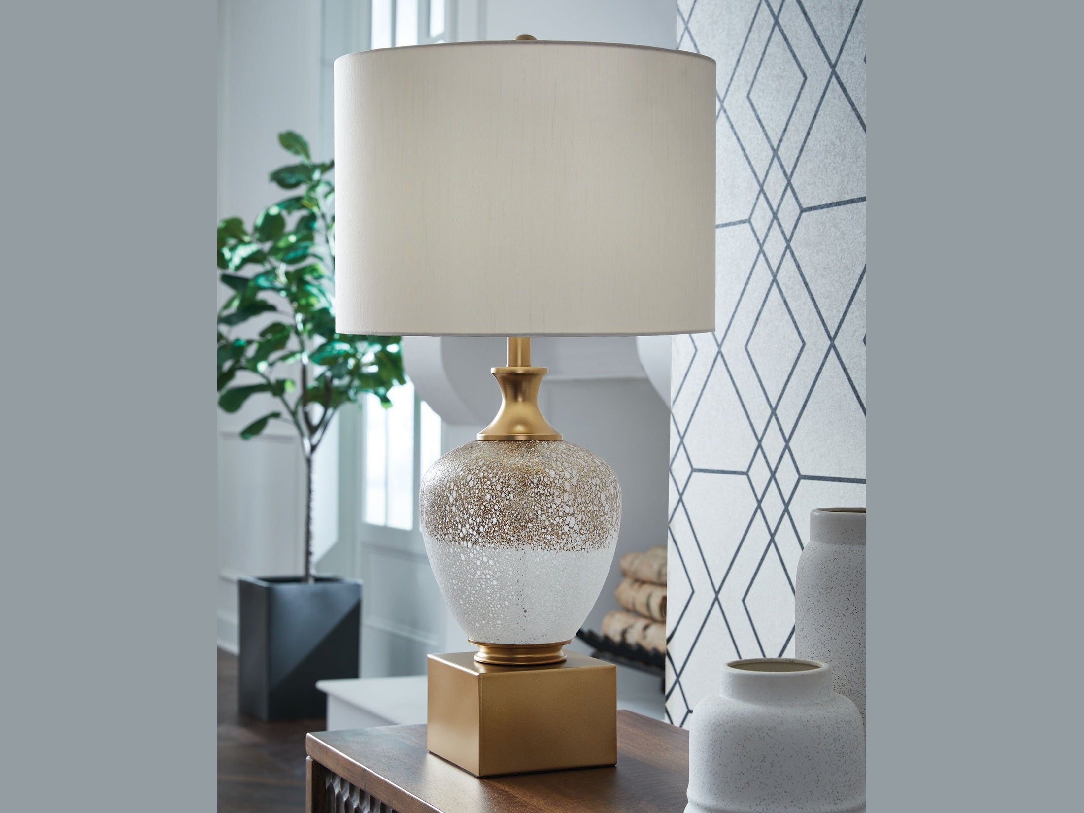 Tavisburg - Glass Table Lamp - Brown / White / Gold