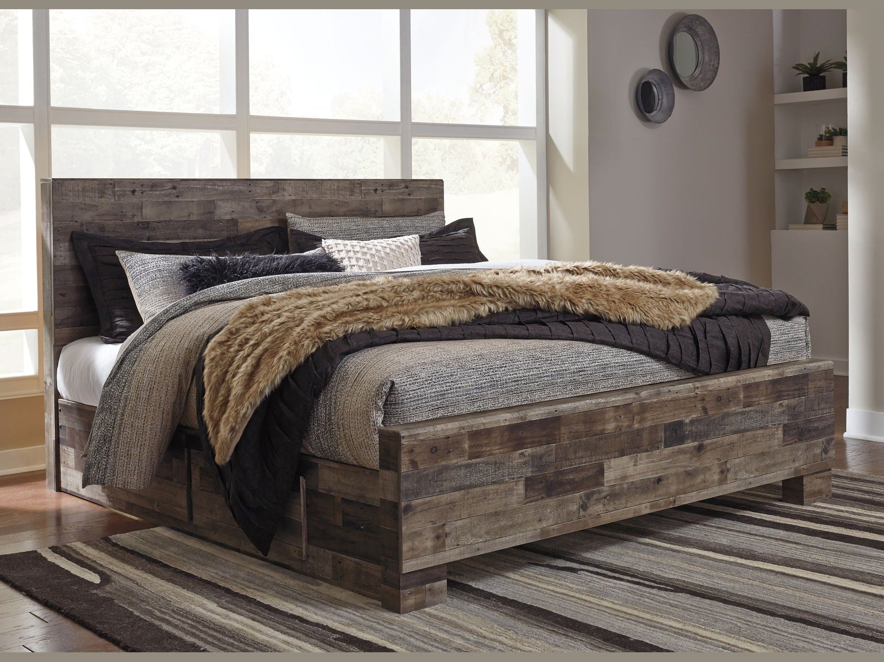 Derekson - Panel Bed