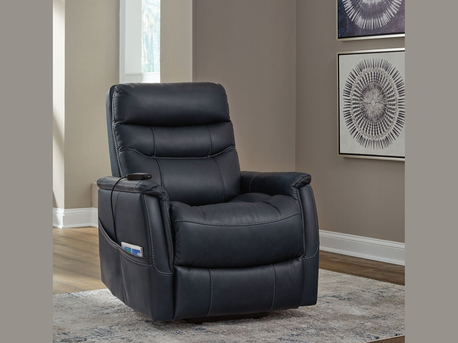 Strawbill - Power Lift Recliner