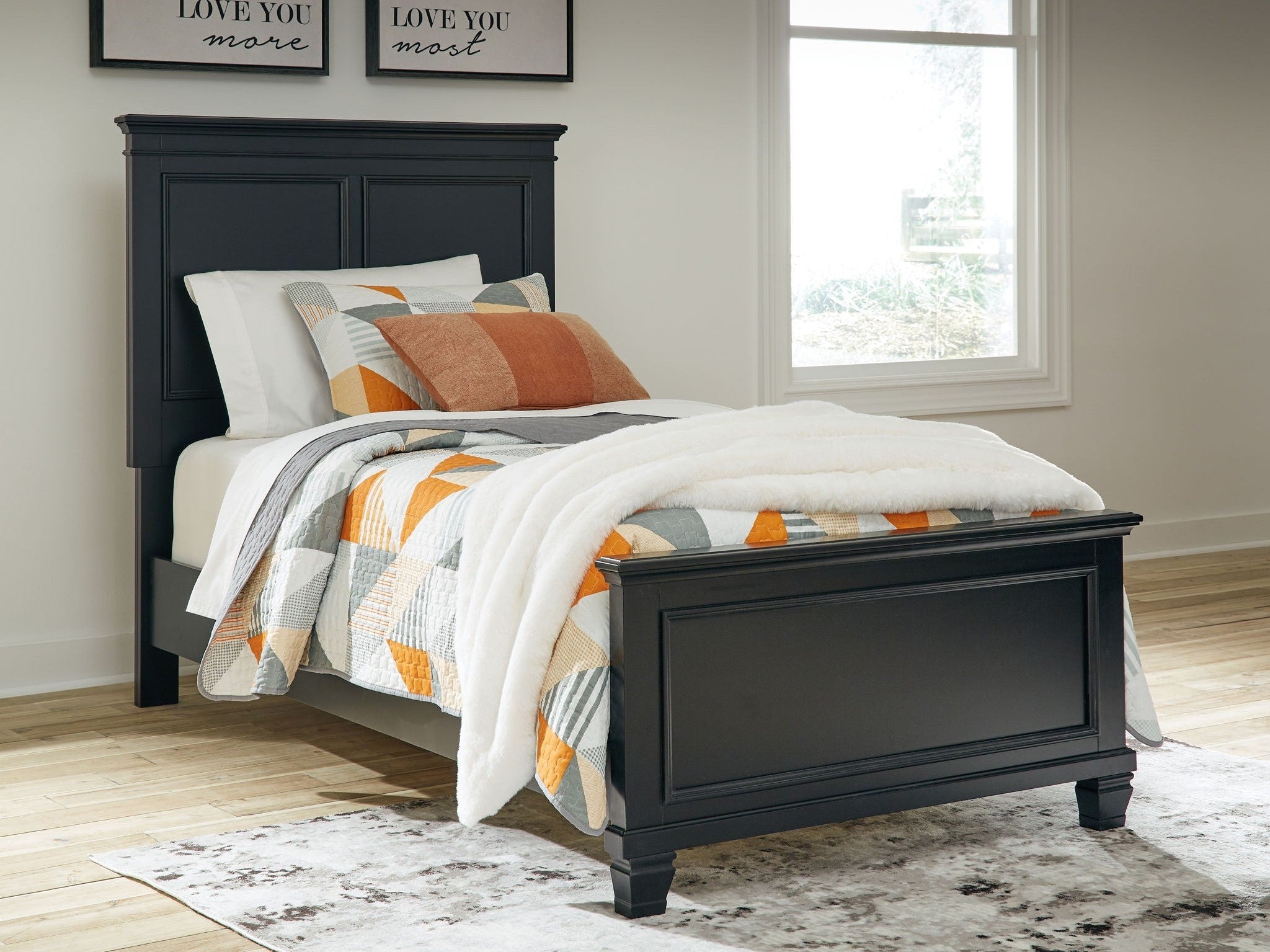 Lanolee - Panel Bed