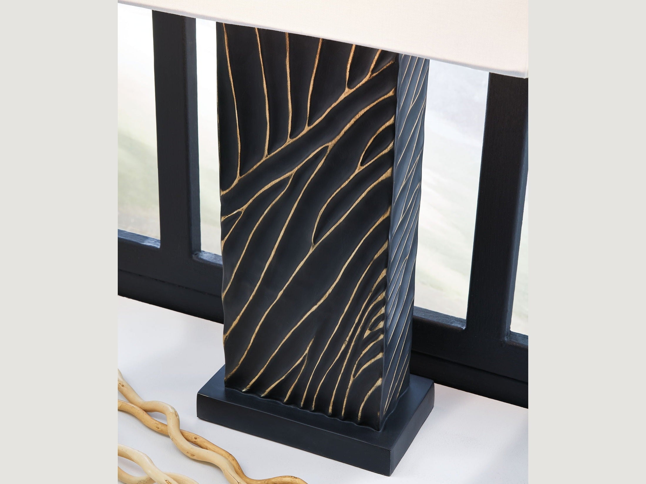 Bartlen - Poly Table Lamp - Black / Gold Finish