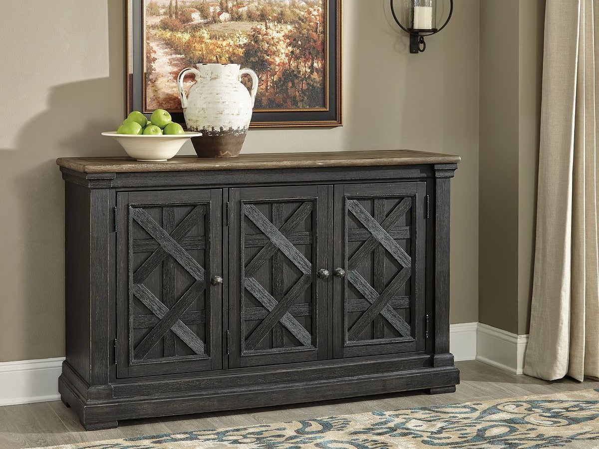 Tyler Creek - Dining Table Set