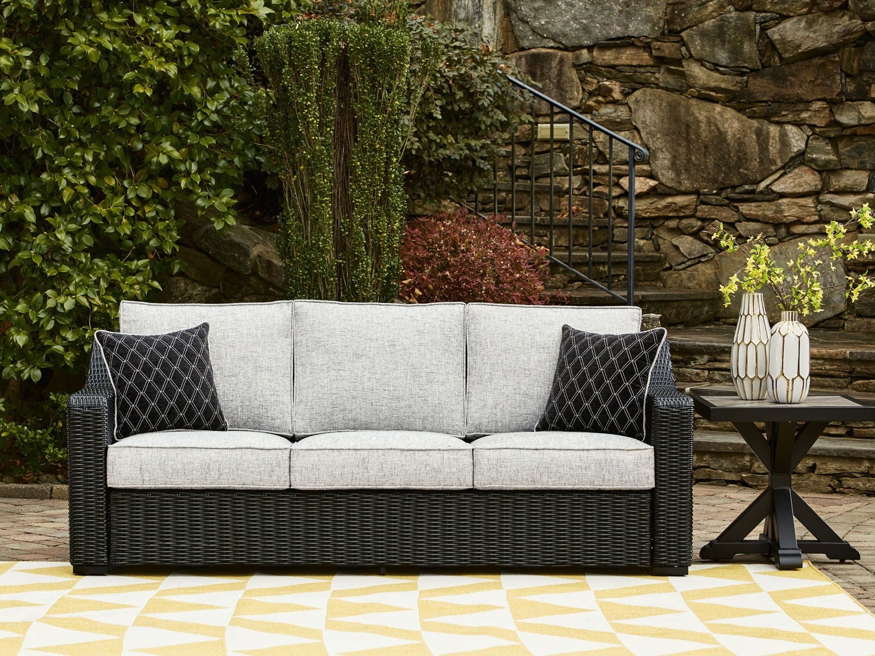 Beachcroft - Sofa With Cushion