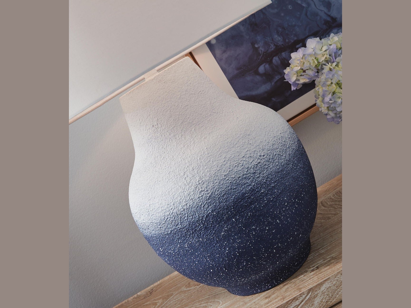 Dashland - Metal Table Lamp - White / Navy