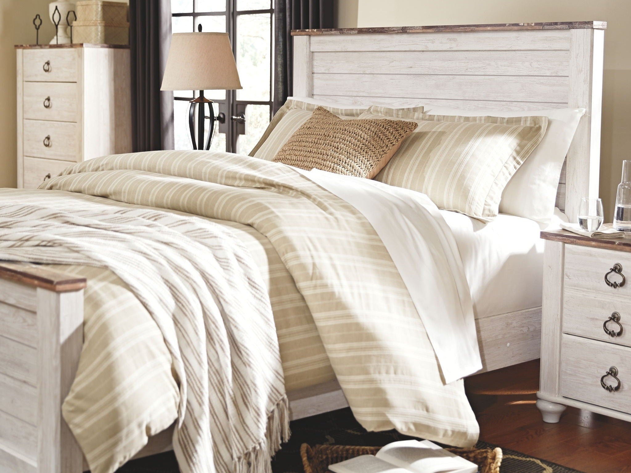 Willowton - Panel Bedroom Set