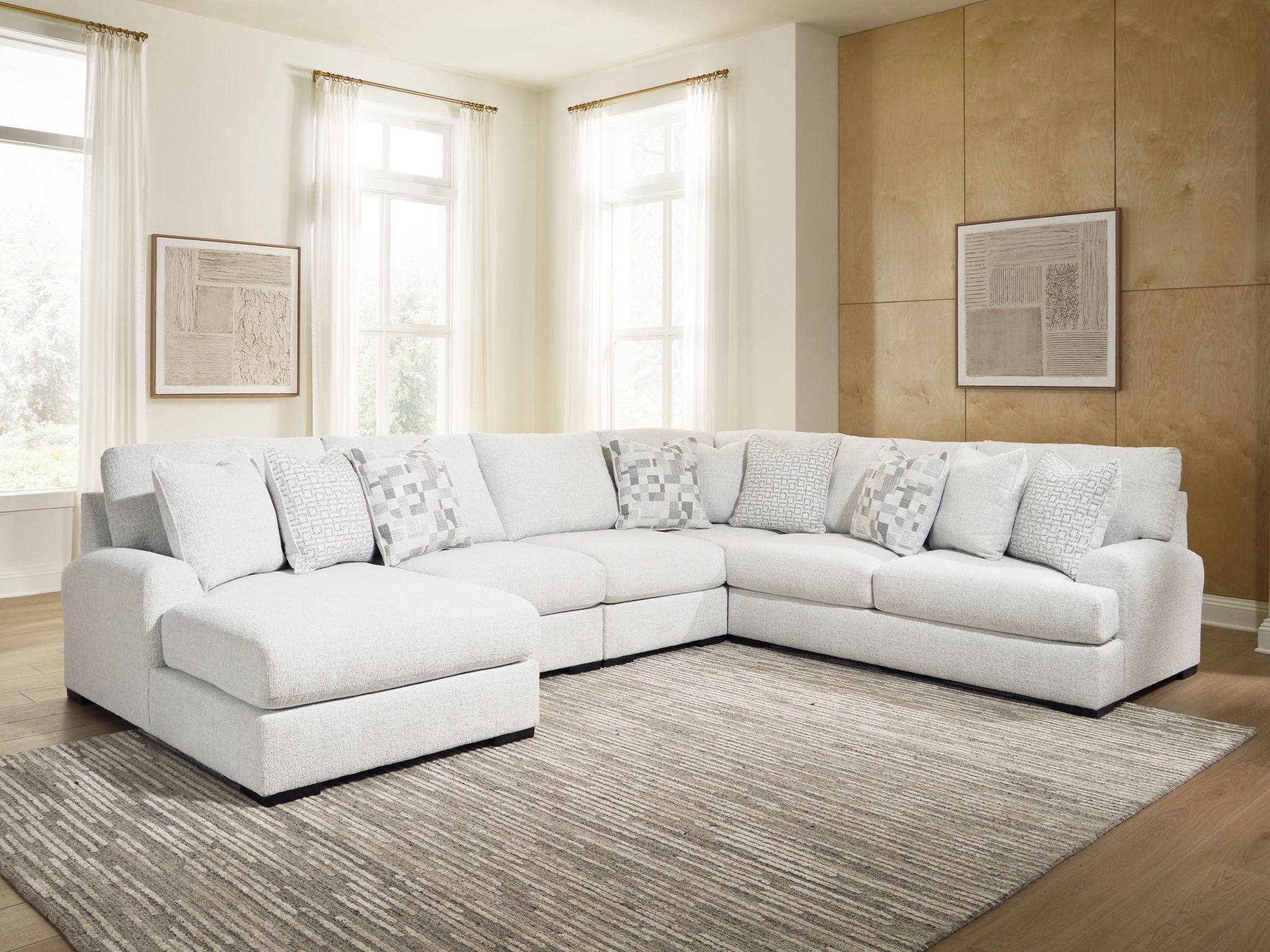 Wynncroft Manor - Sectional