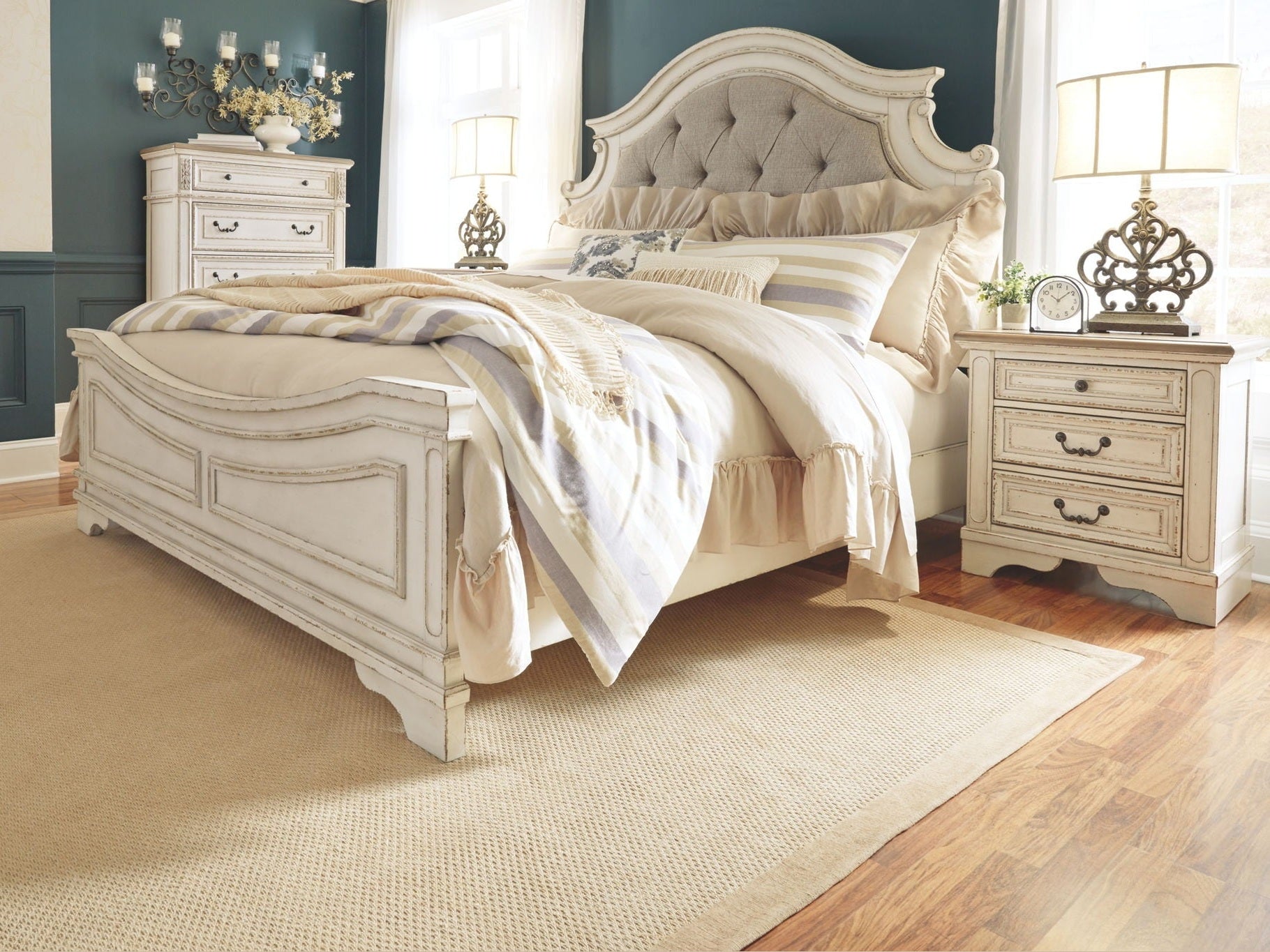 Realyn - Panel Bedroom Set