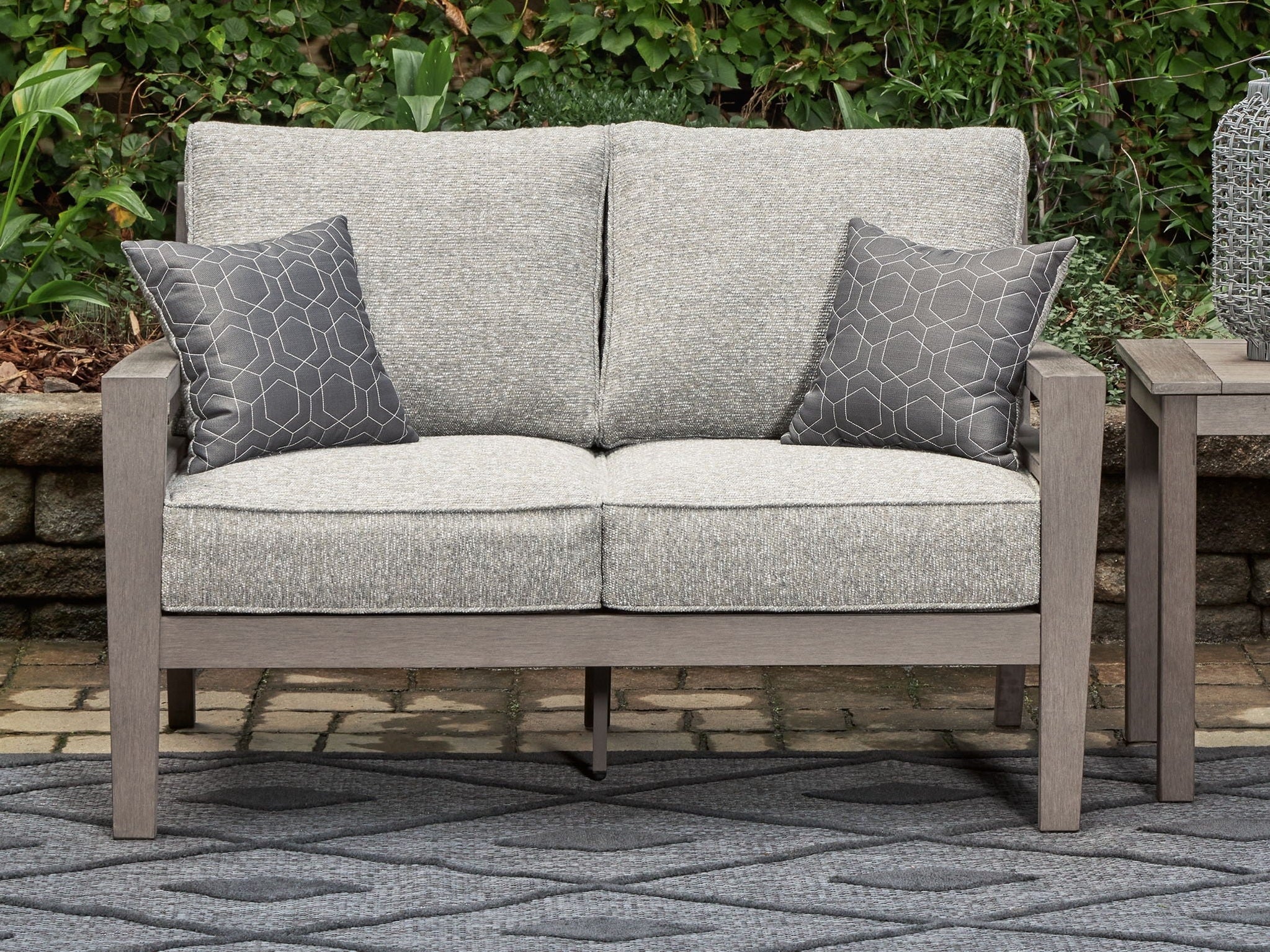 Hillside Barn - Loveseat W/Cushion - Gray / Brown