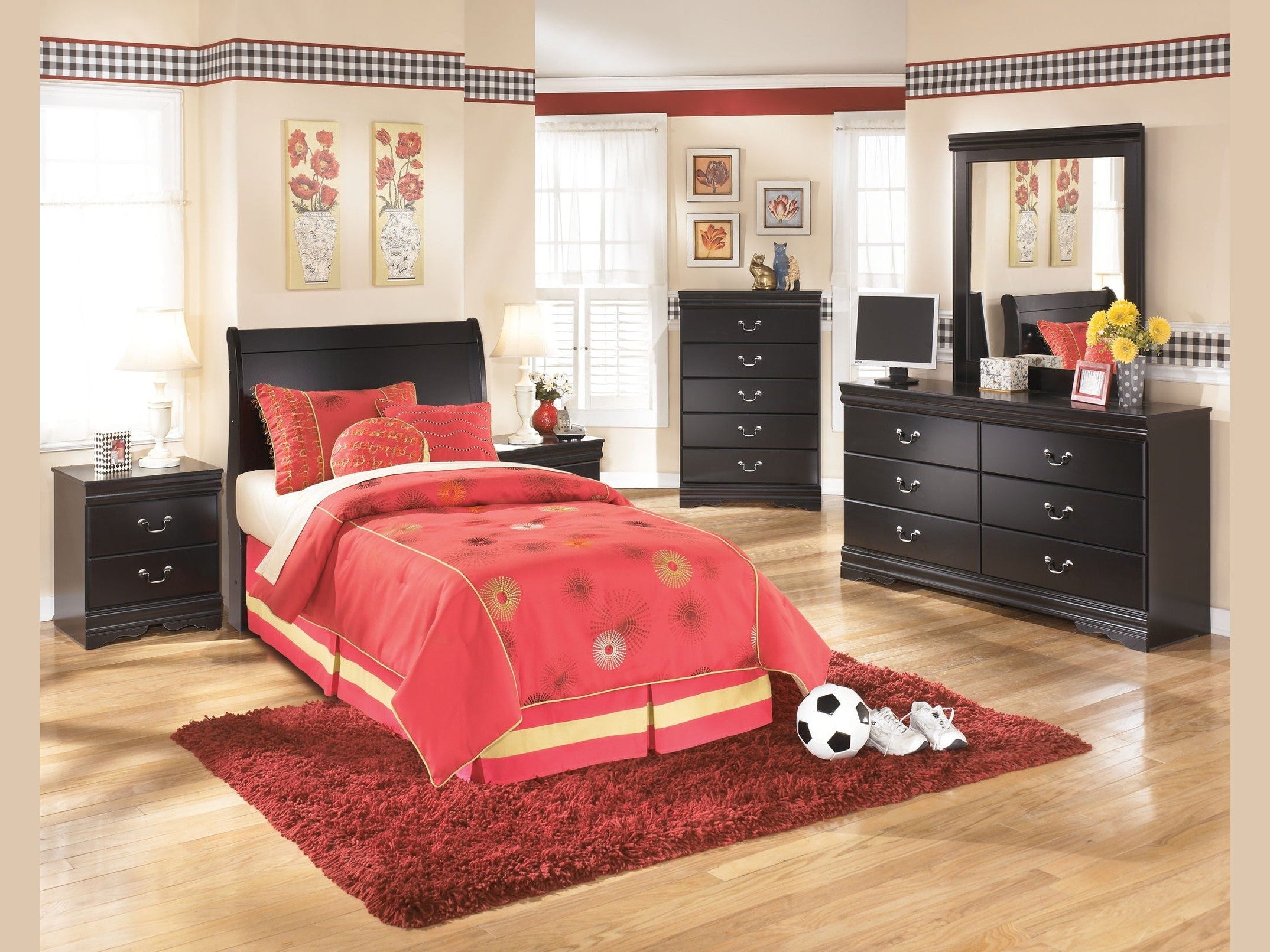 Huey Vineyard - Five Drawer Chest - Black