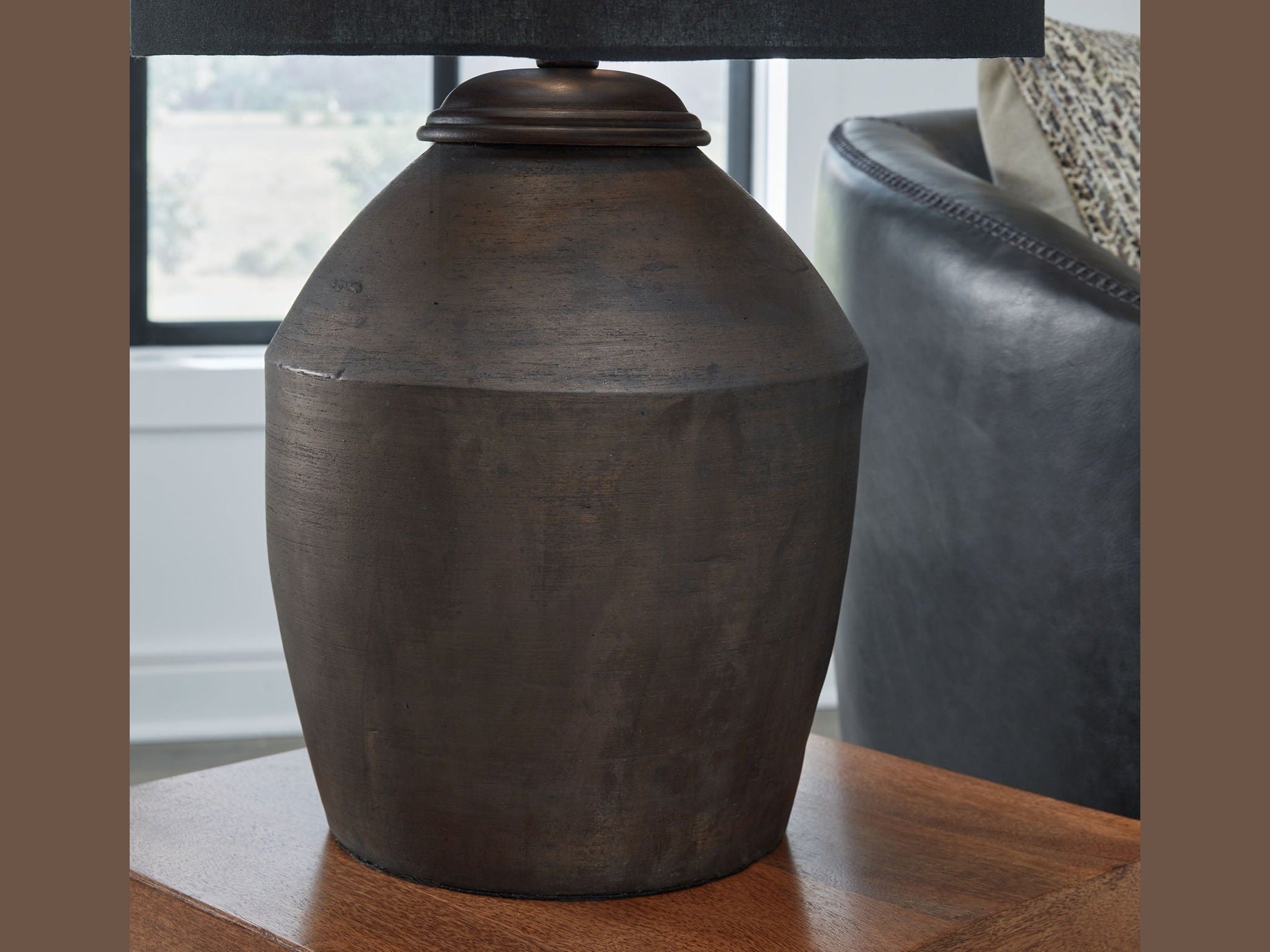 Naareman - Terracotta Table Lamp - Metallic Black
