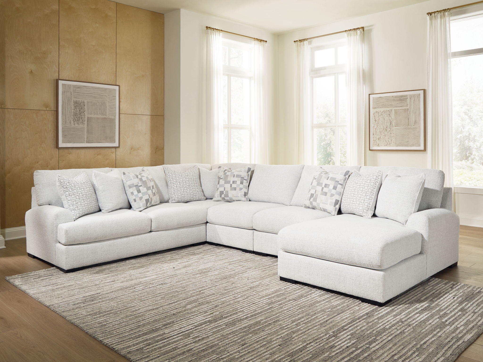 Wynncroft Manor - Sectional