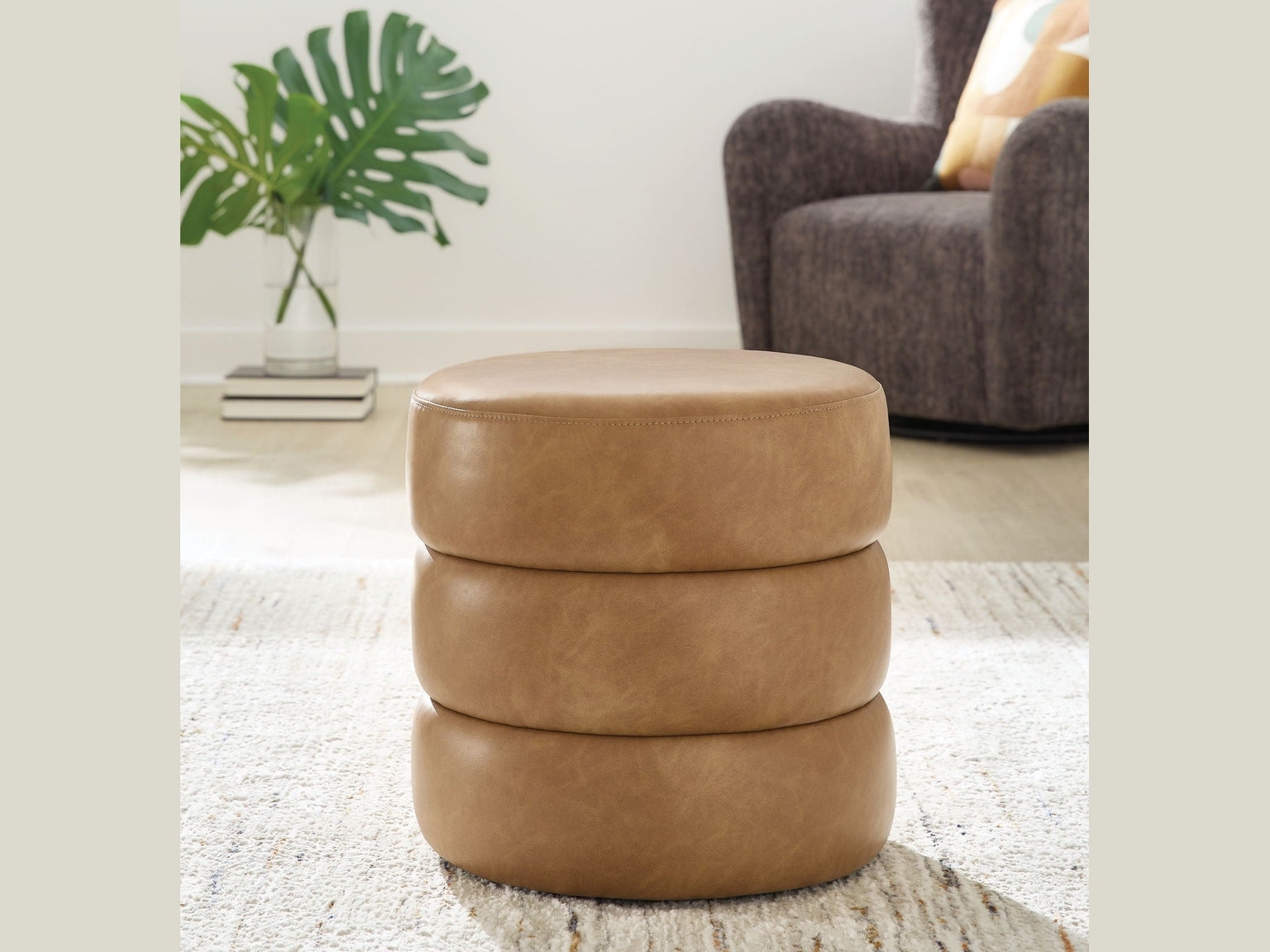 Ummi - Swivel Accent Ottoman